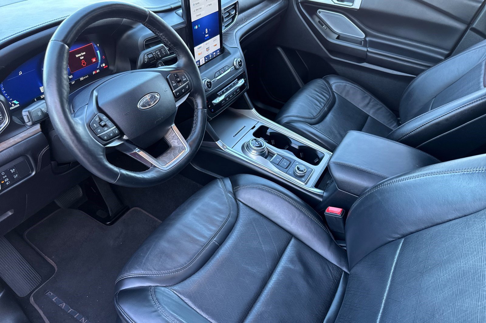 2020 Ford Explorer Platinum photo 4