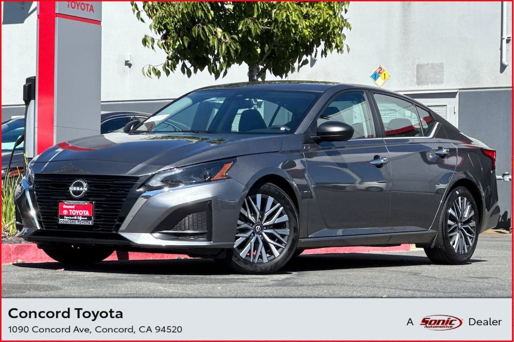 Used 2025 Nissan Altima SV Sedan