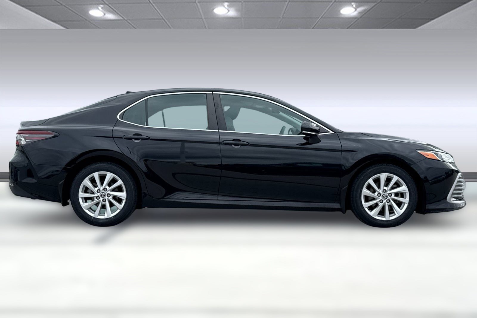 2023 Toyota Camry LE photo 2