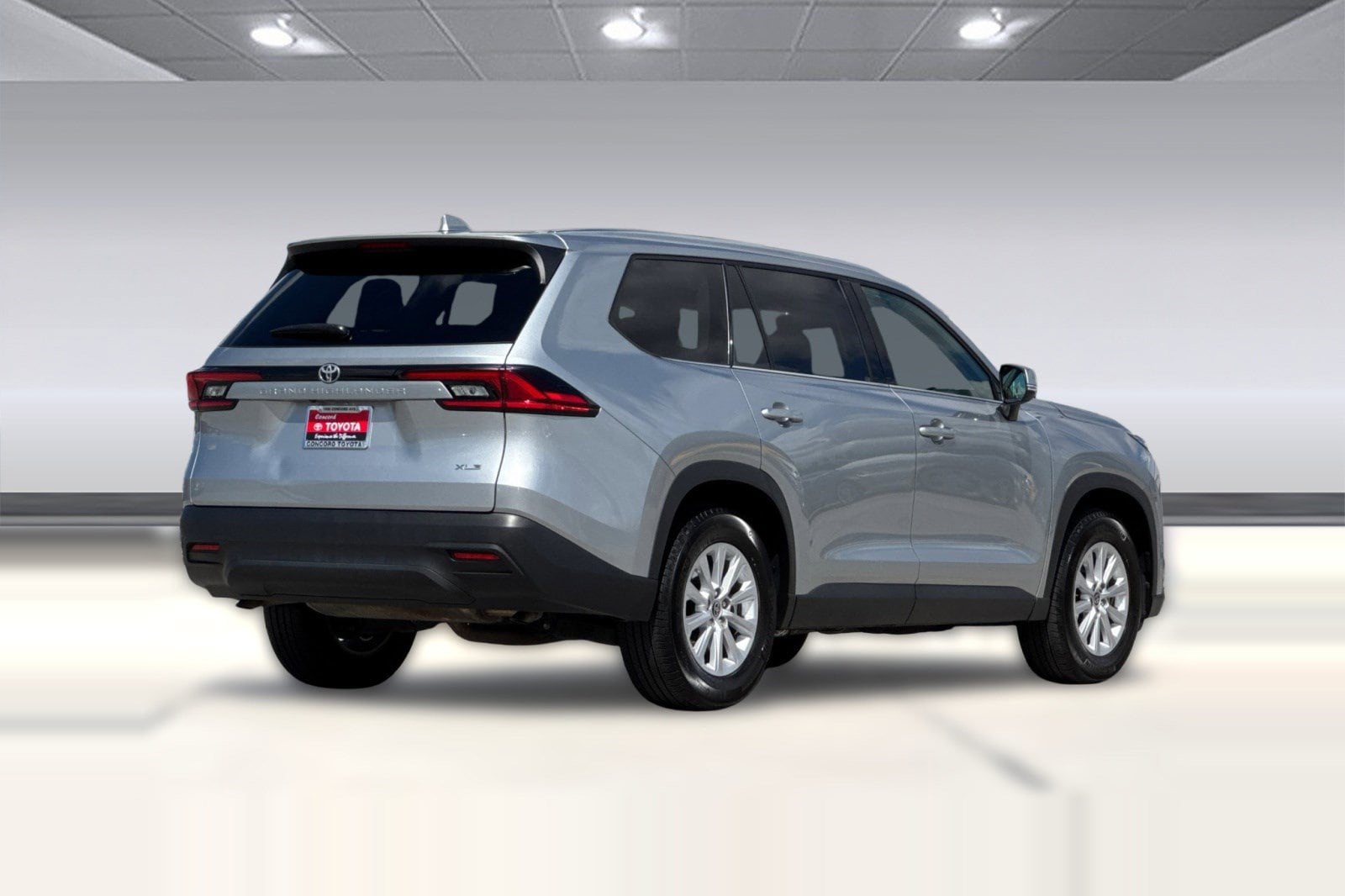 2025 Toyota Grand Highlander XLE photo 2