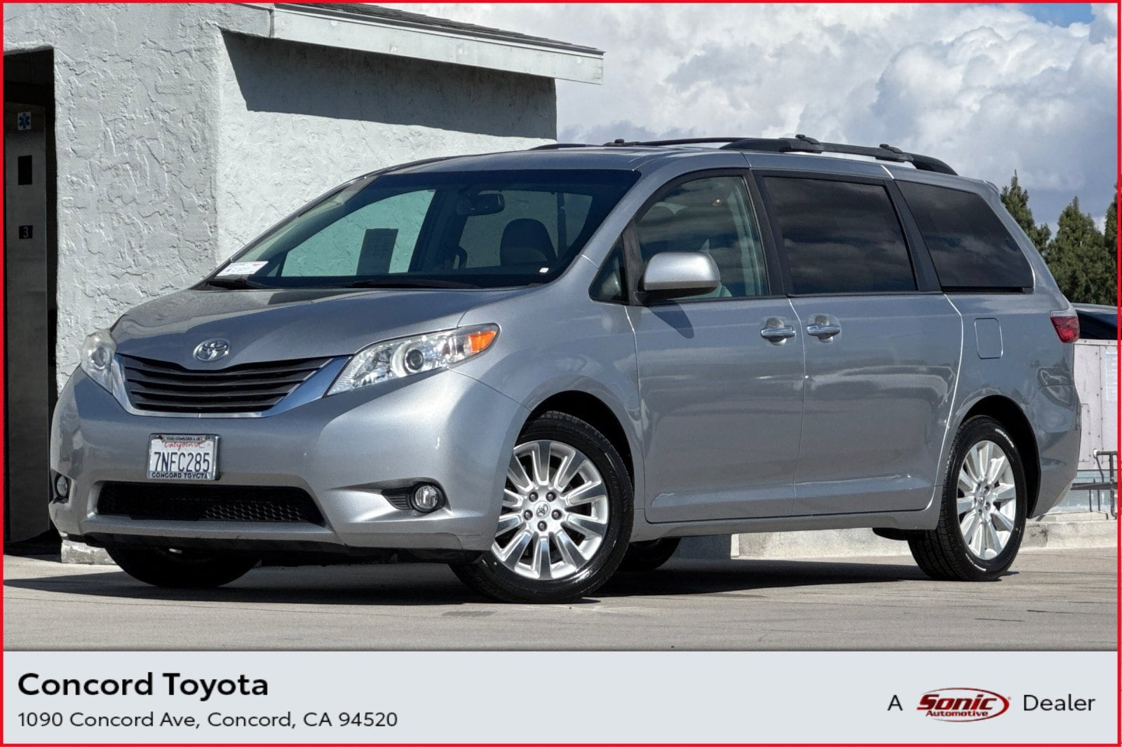 2015 Toyota Sienna XLE V6 AWD 7-Passenger's photo