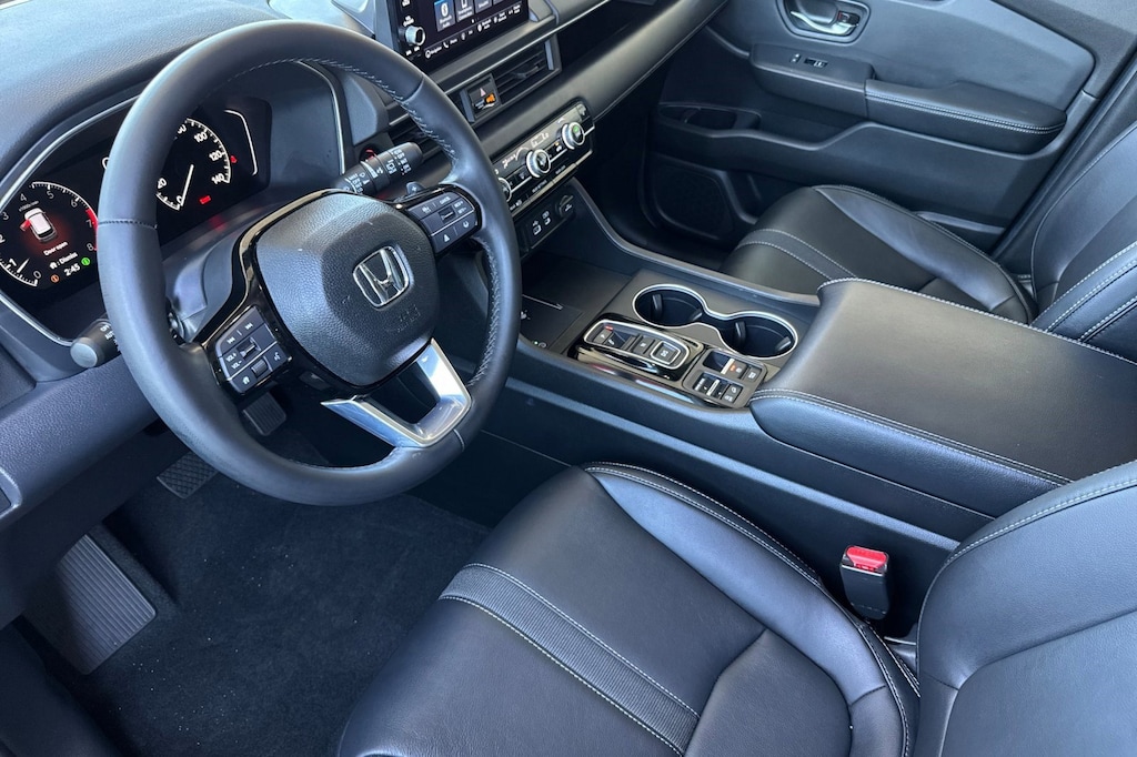 Used 2025 Honda Pilot Touring SUV
