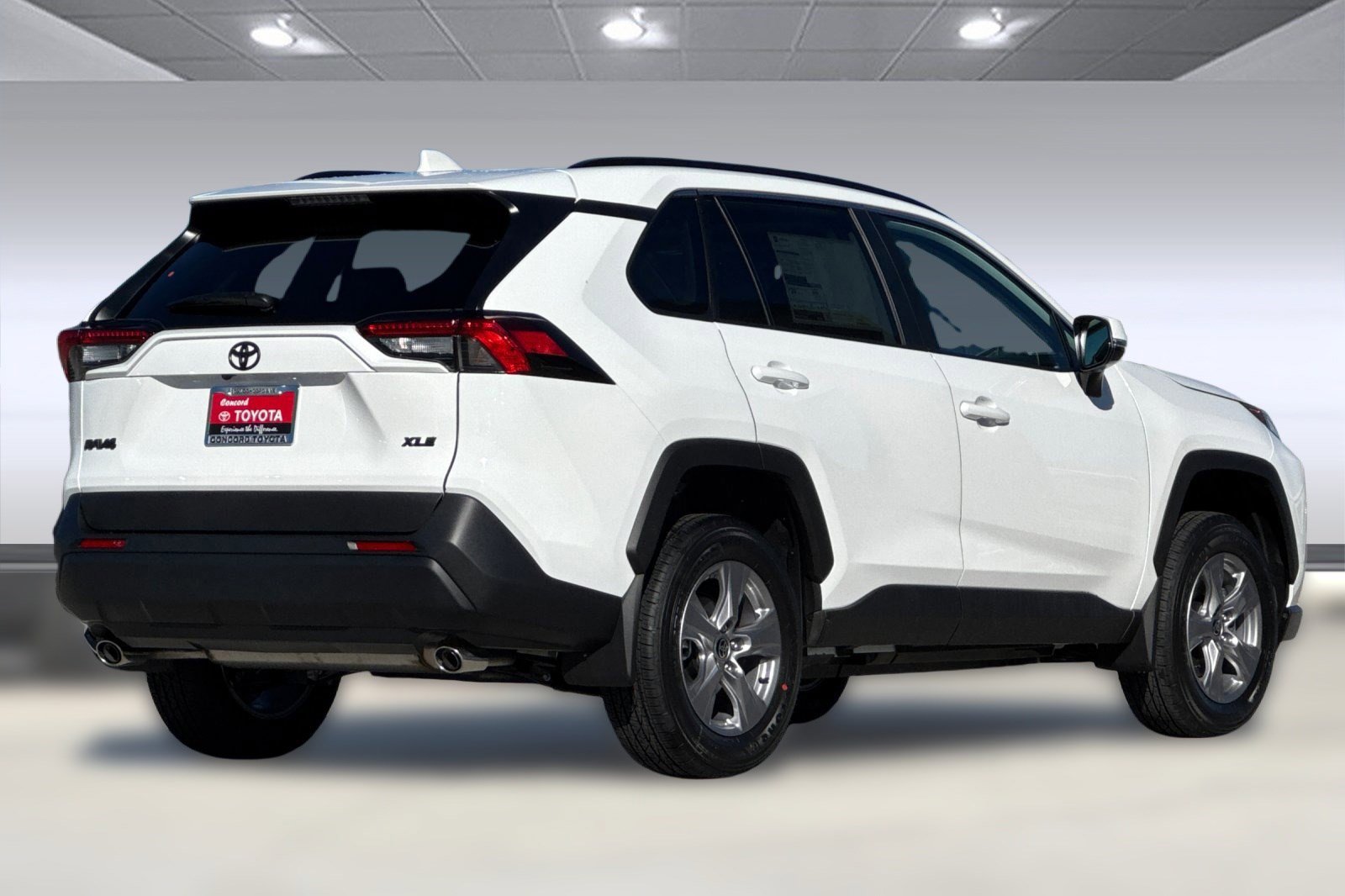 2025 Toyota RAV4 XLE photo 3