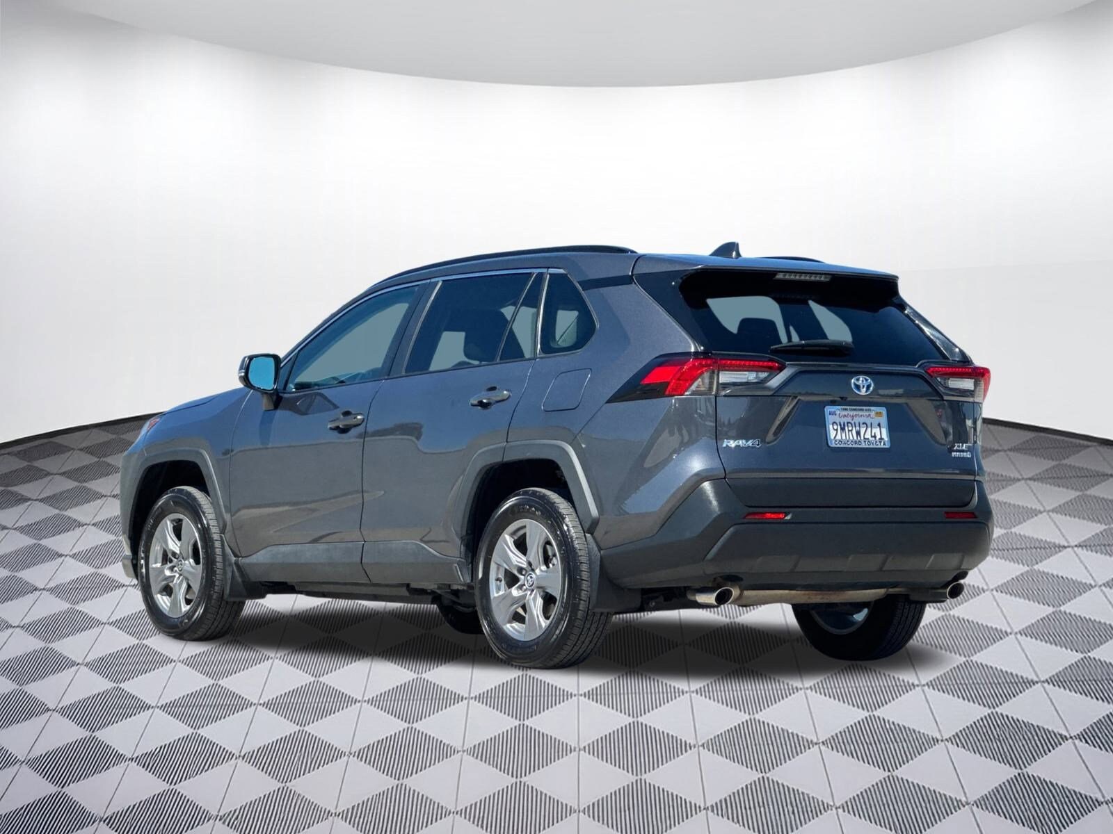 2022 Toyota RAV4 Hybrid XLE photo 3