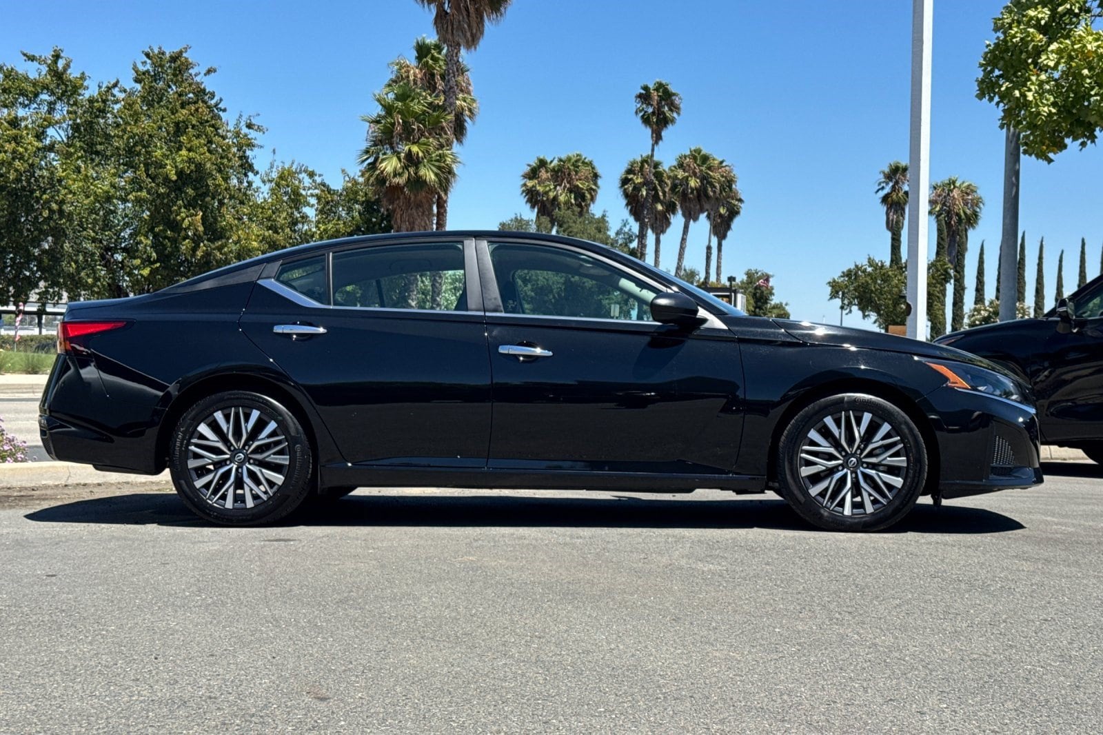 2025 Nissan Altima SV - Photo 8