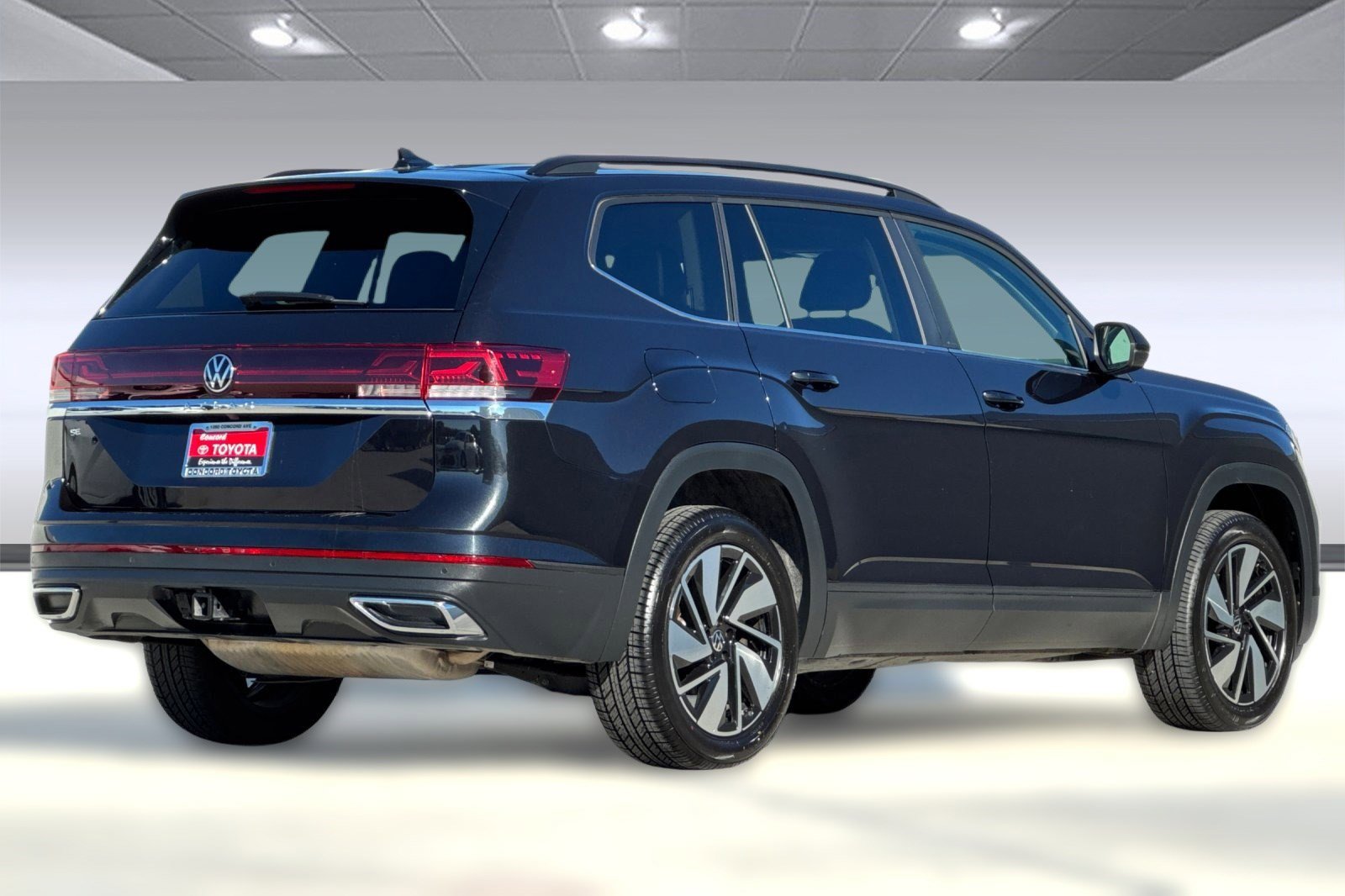 2024 Volkswagen Atlas SE Technology photo 3