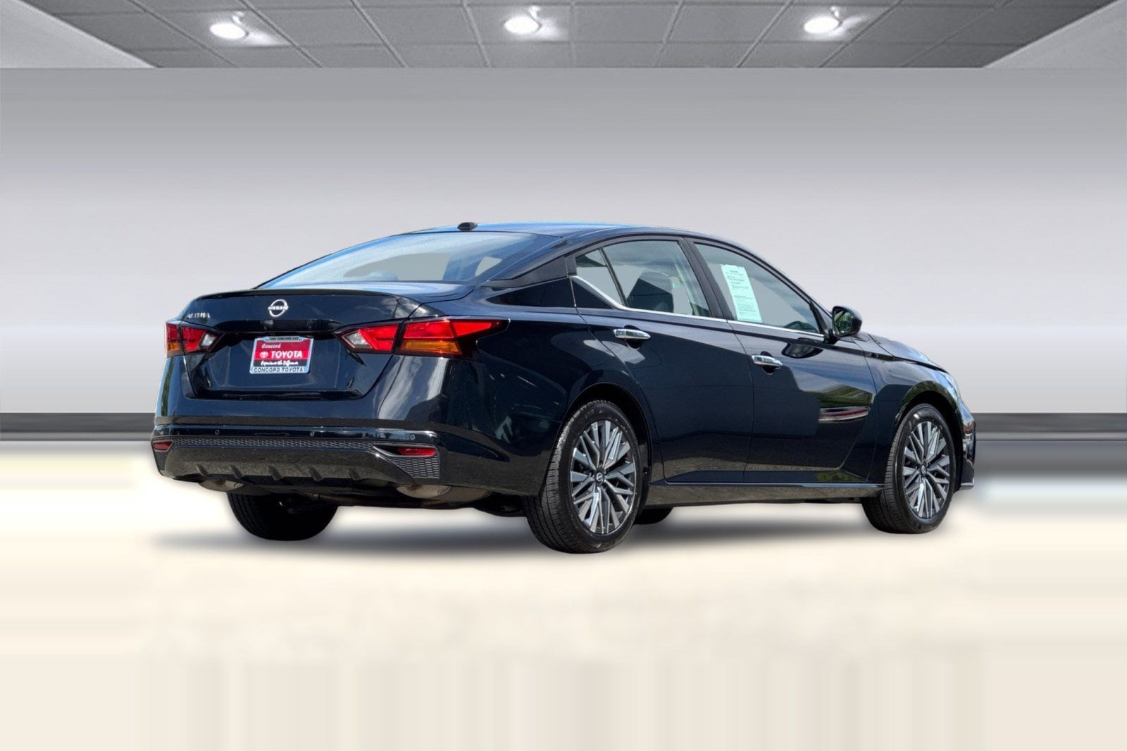 2025 Nissan Altima SV photo 2