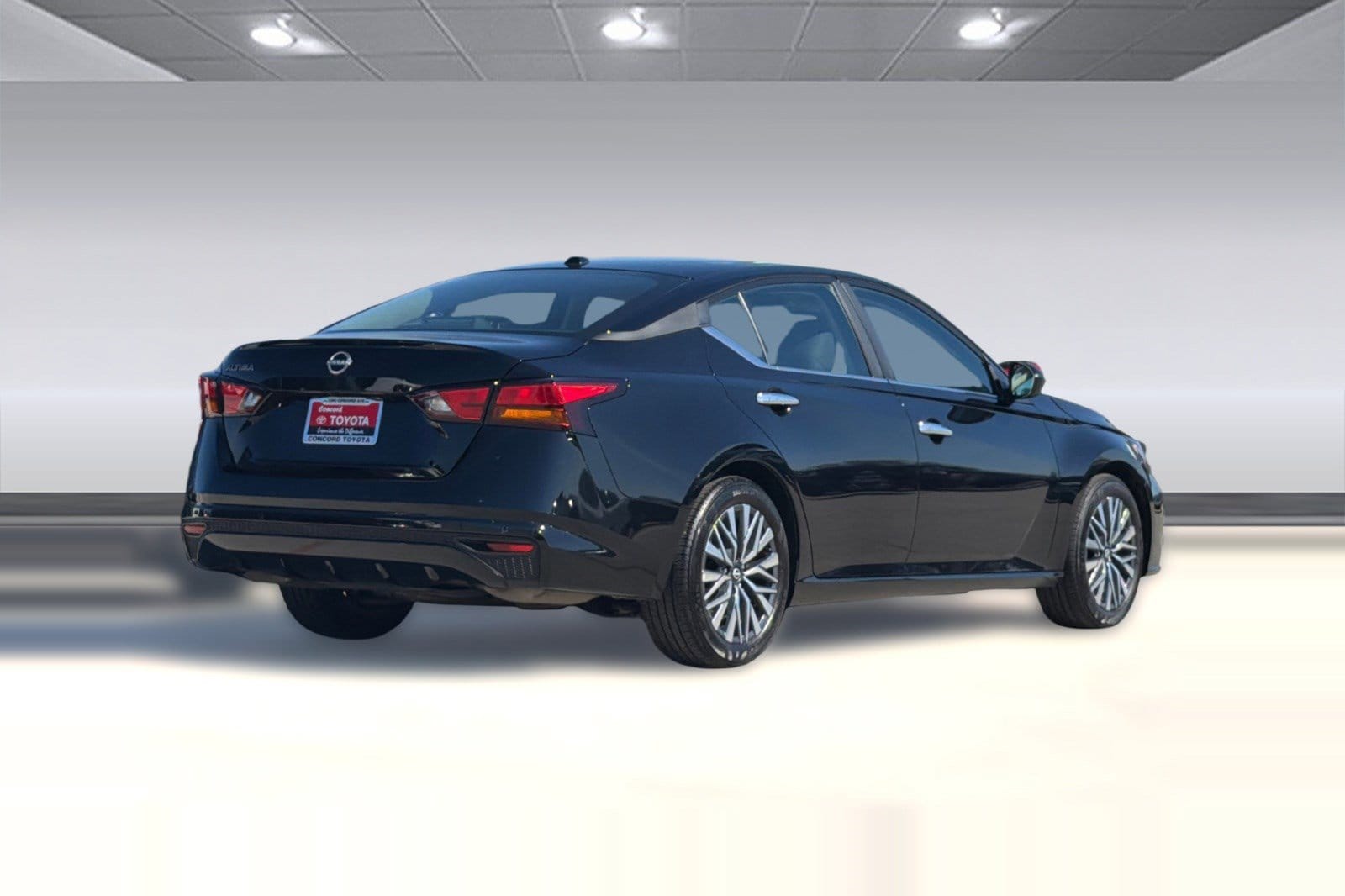 2025 Nissan Altima SV photo 2