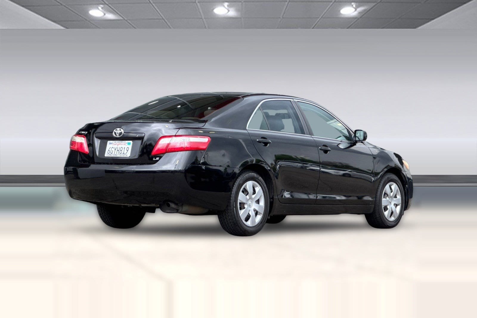2009 Toyota Camry LE photo 2