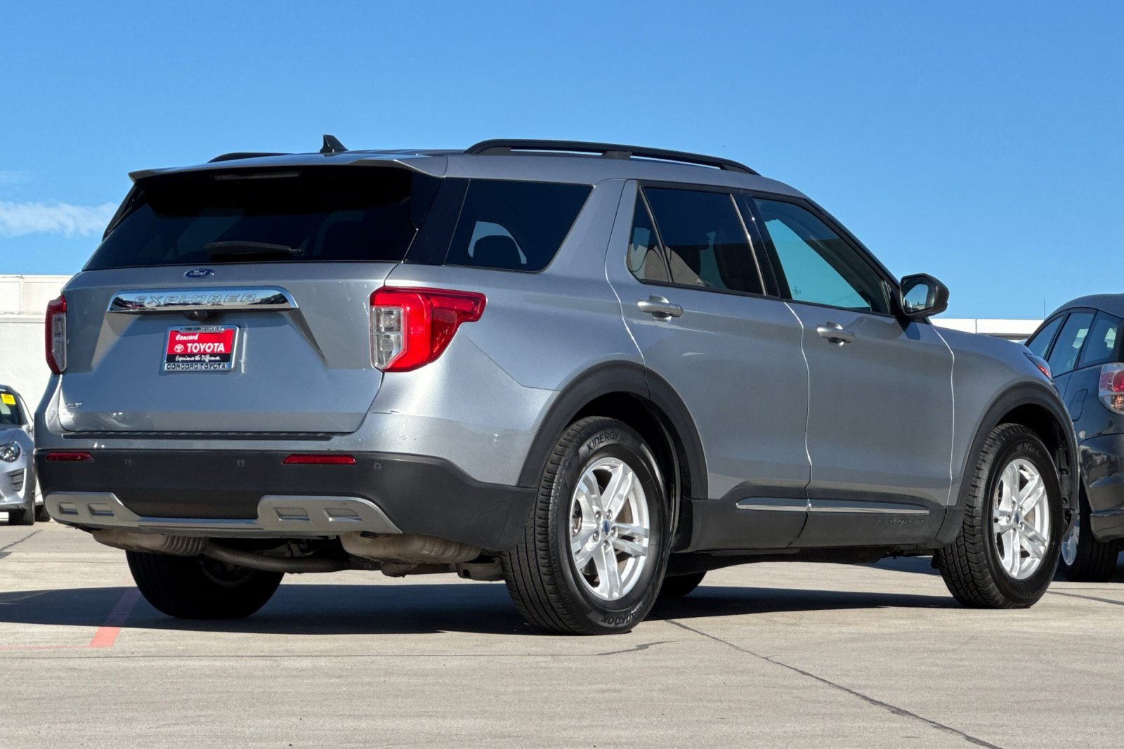 2023 Ford Explorer XLT photo 3