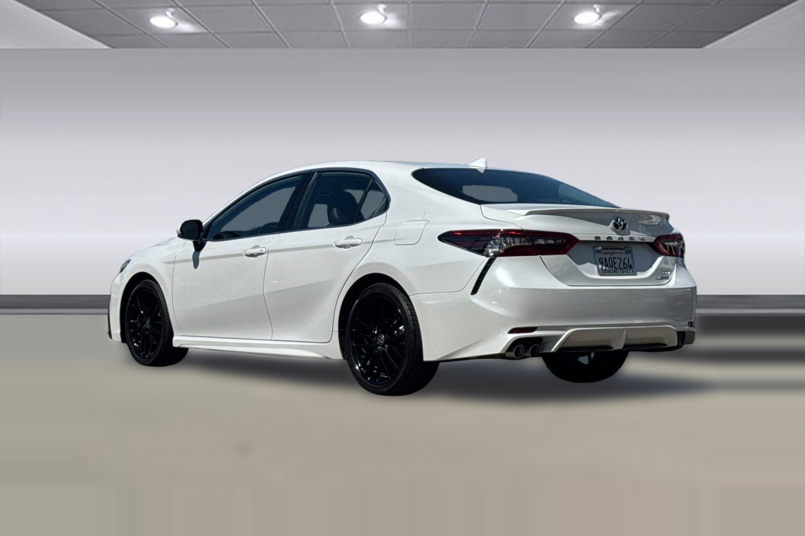 2022 Toyota Camry Hybrid Hybrid XSE photo 6