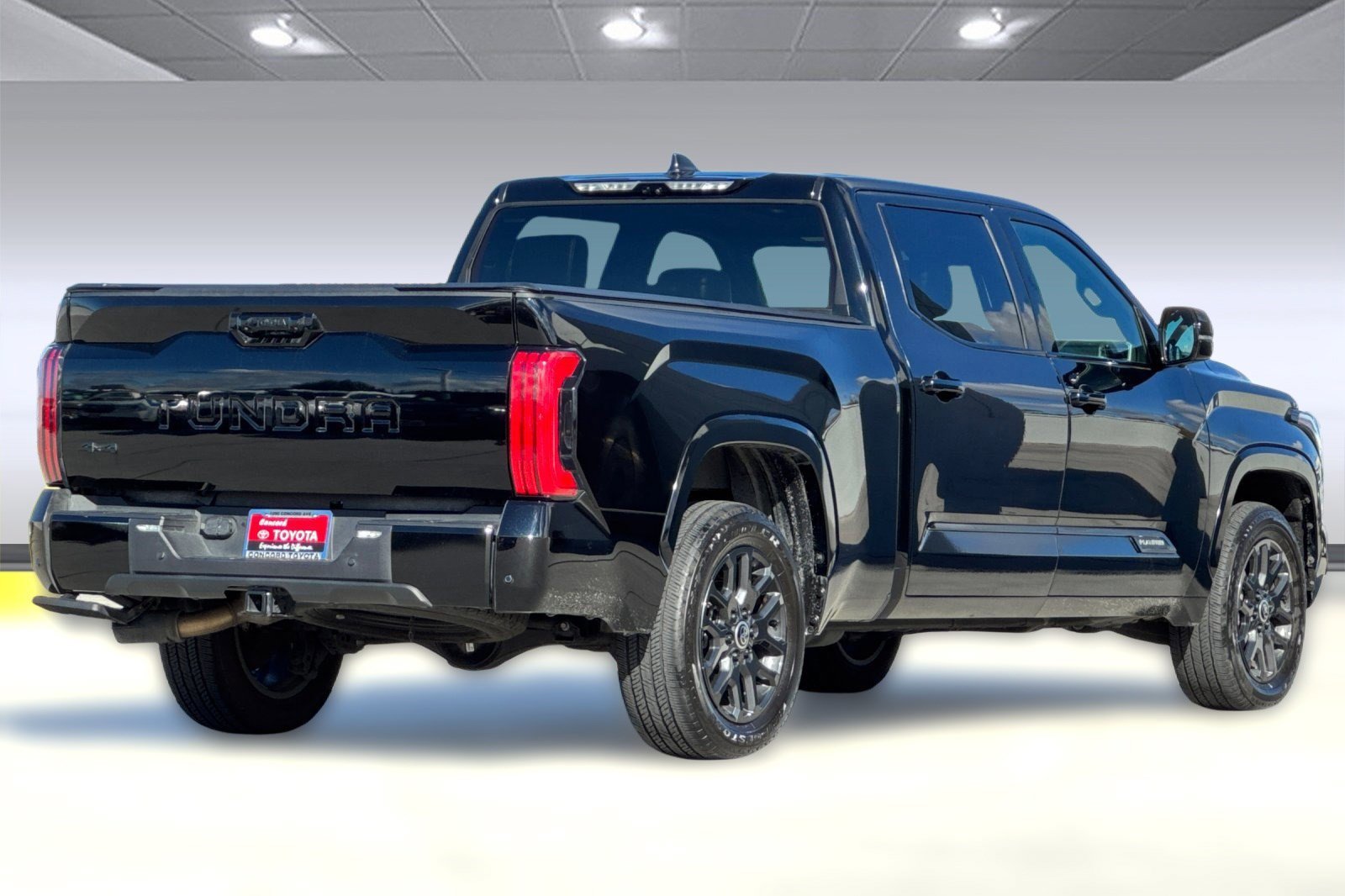 2024 Toyota Tundra Platinum CrewMax photo 3