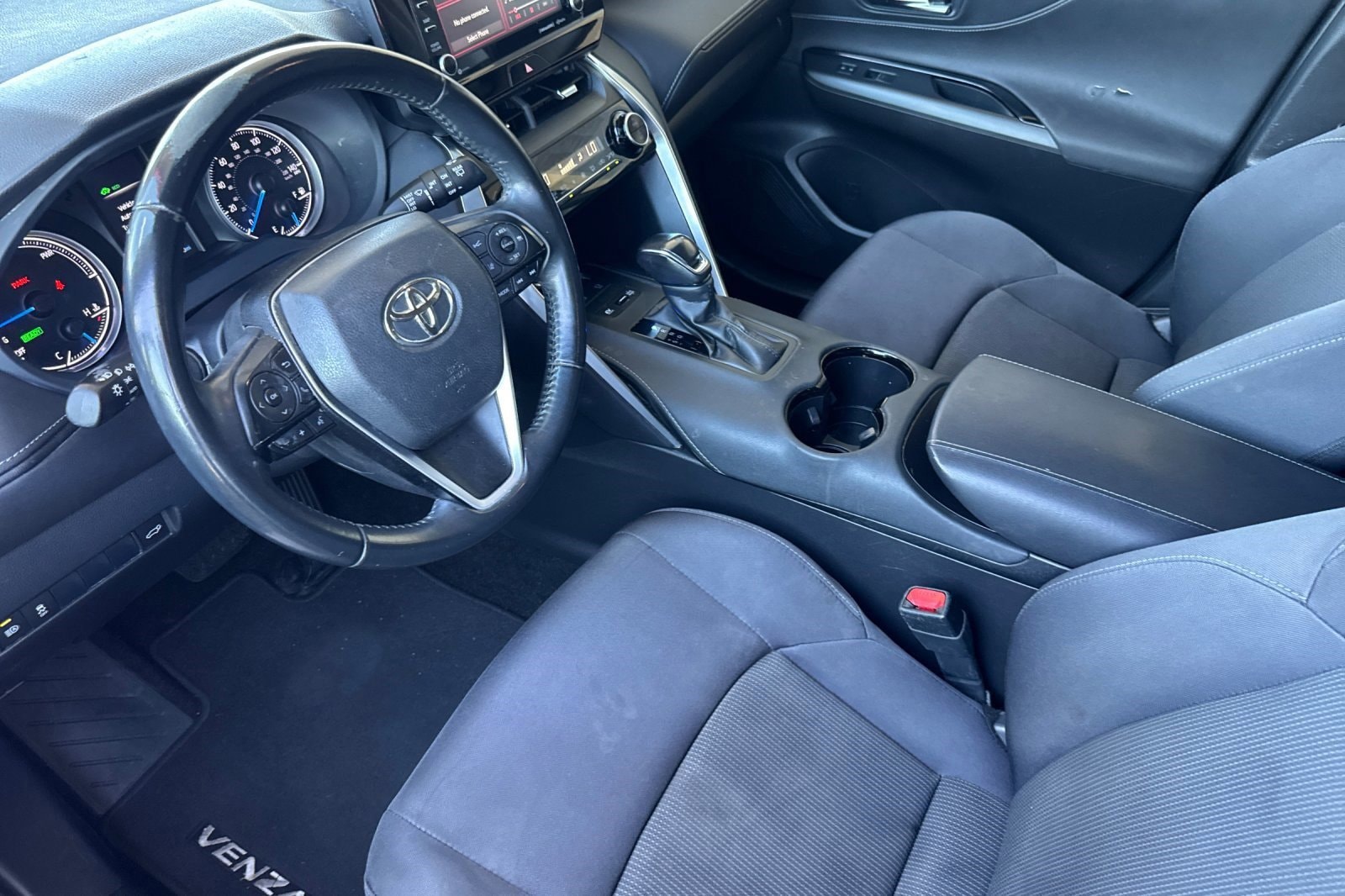 Venza LE SUV