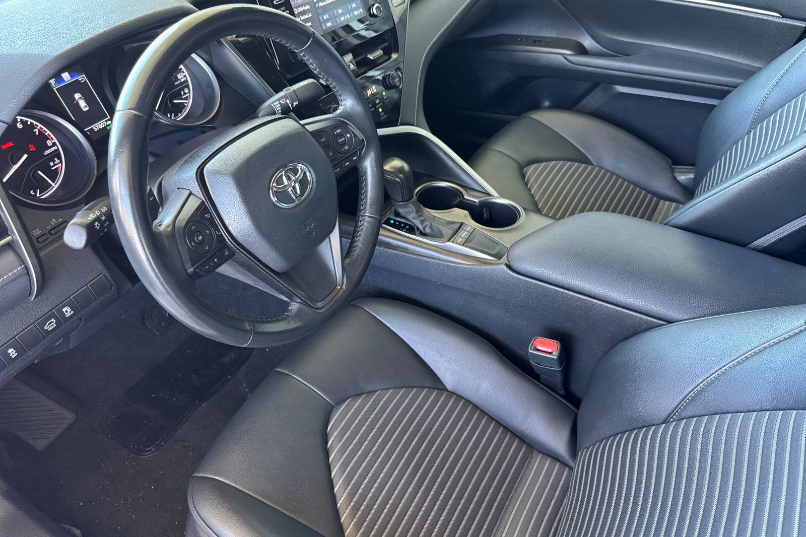 2024 Toyota Camry SE photo 4