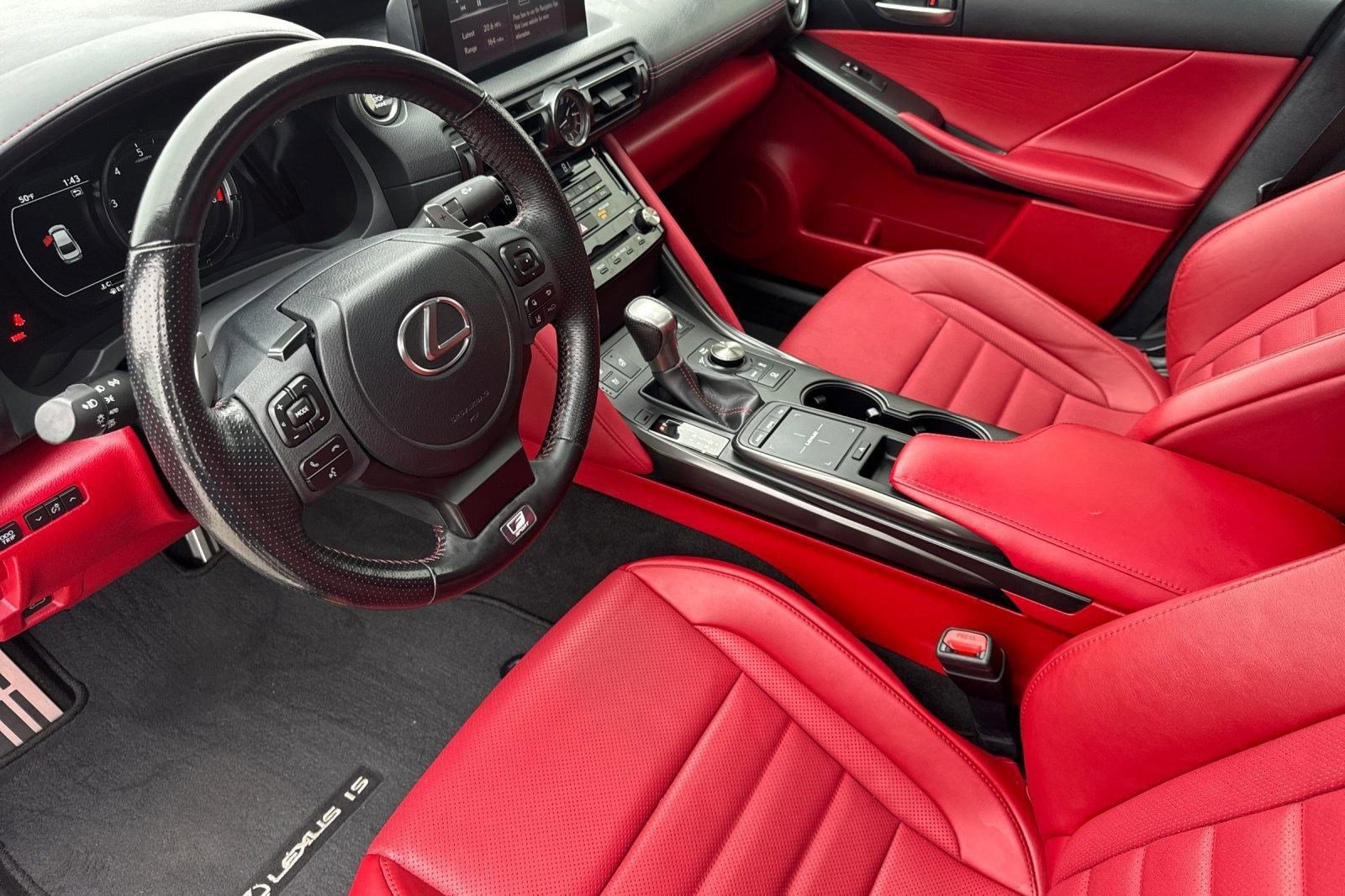 2023 Lexus IS 350 F SPORT photo 4