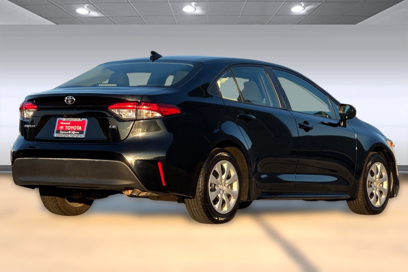 2023 Toyota Corolla LE photo 3