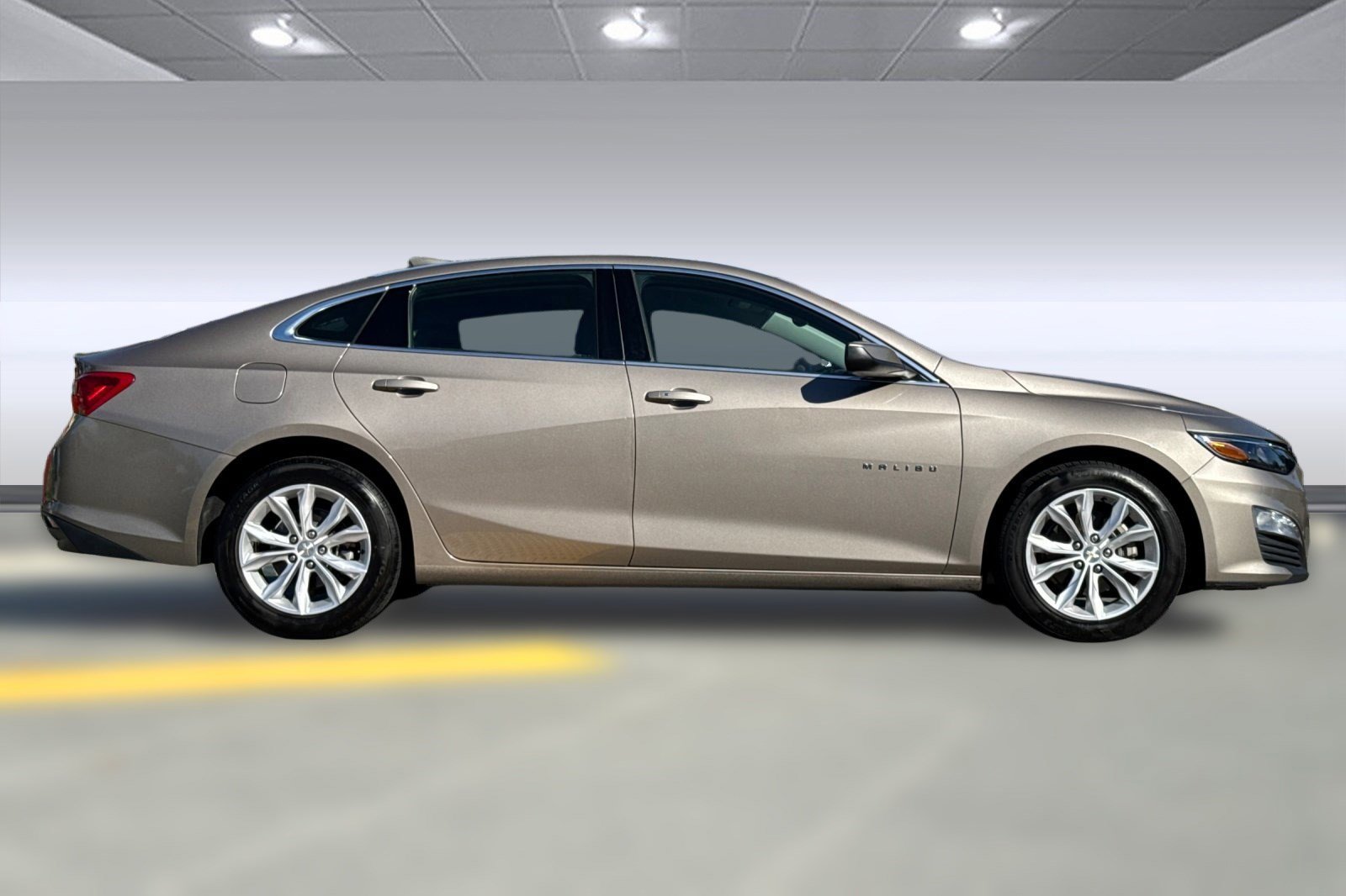 2023 Chevrolet Malibu 1LT photo 2