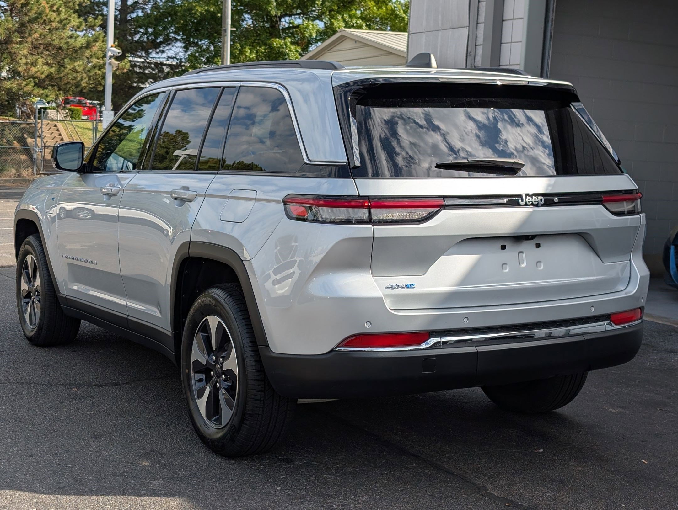 2024 Jeep Cherokee Limited 4xe photo 2