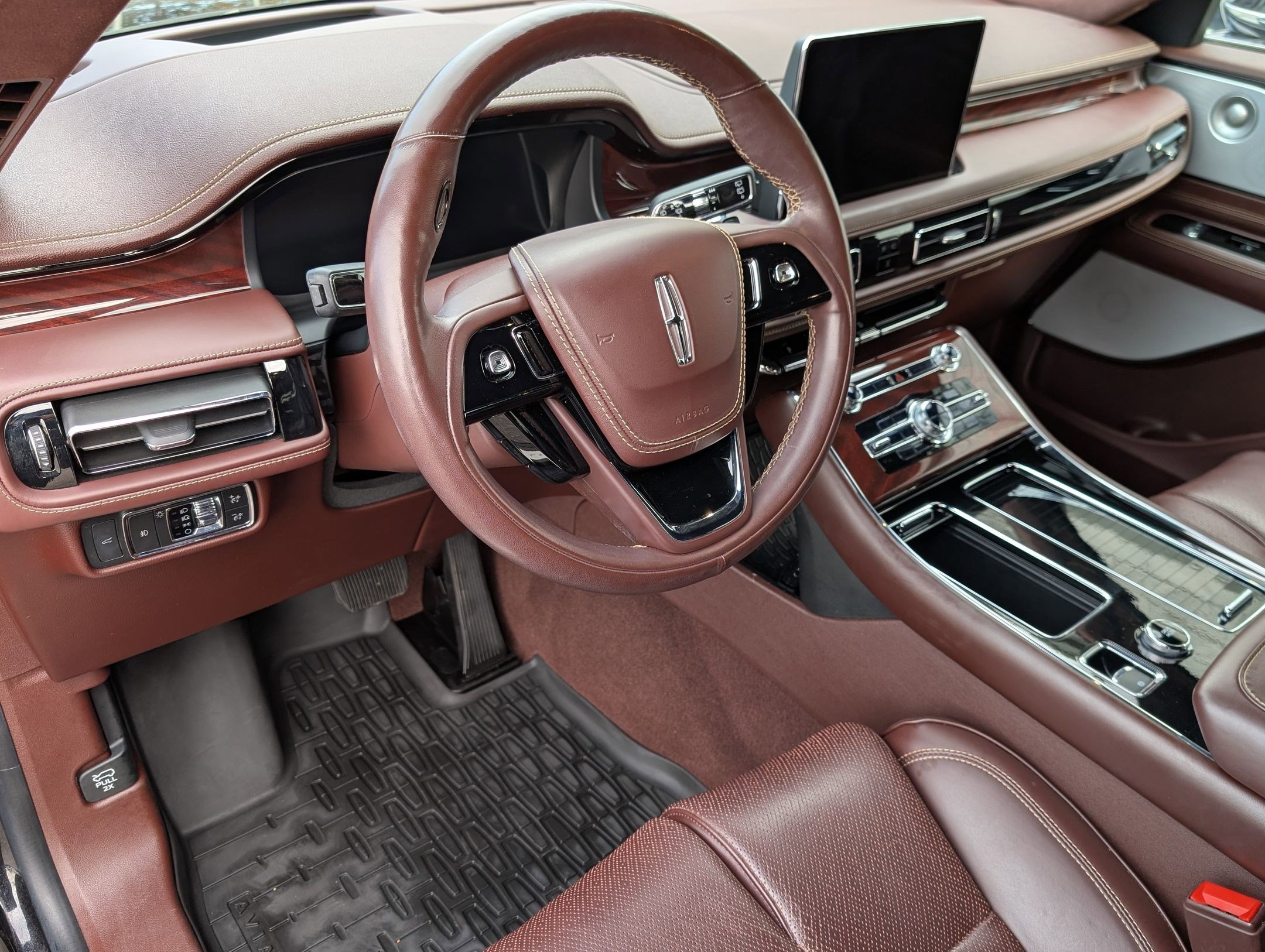 2022 Lincoln Aviator Black Label photo 3