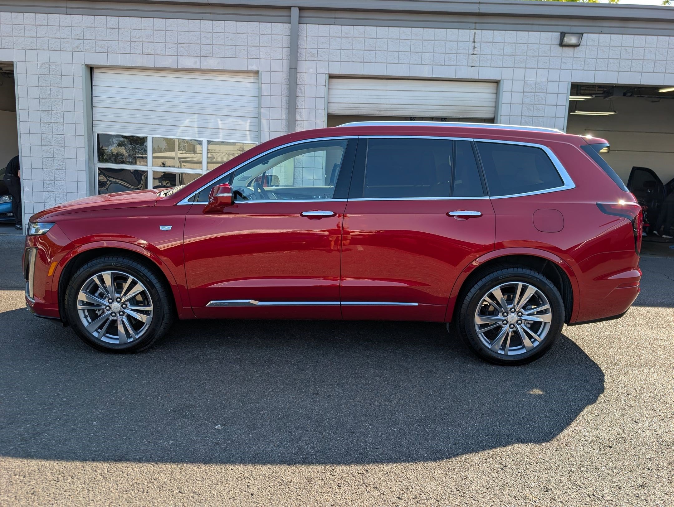 2025 Cadillac XT6 Premium Luxury photo 2