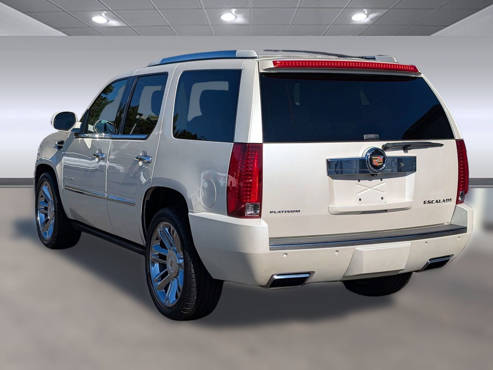 2013 Cadillac Escalade Platinum photo 3