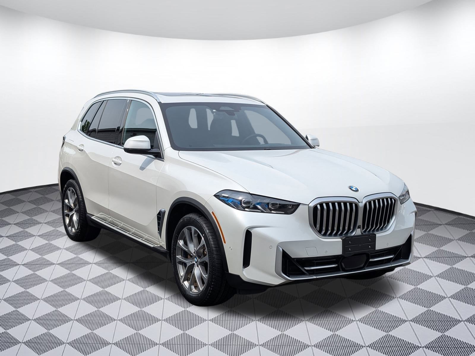 Used 2024 BMW X5 40i with VIN 5UX23EU07R9V39858 for sale in Nashville, TN
