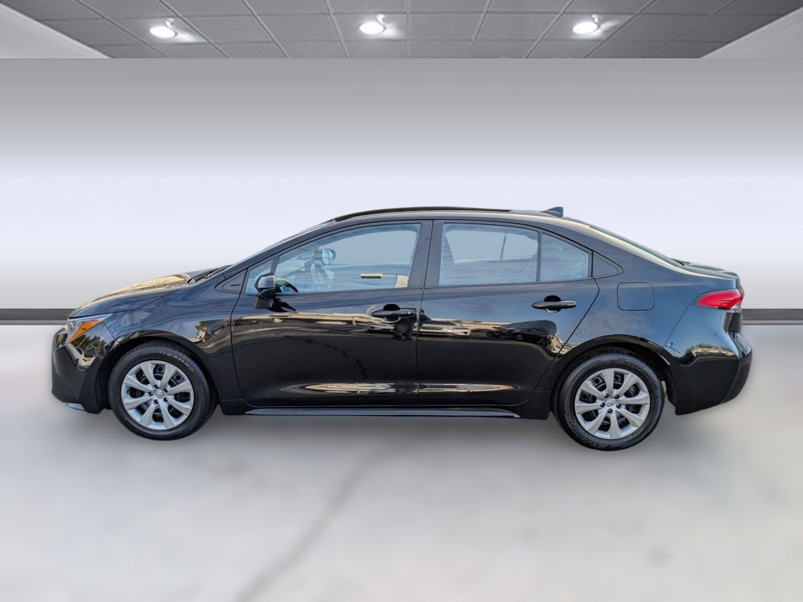 Used 2024 Toyota Corolla LE with VIN 5YFB4MDE9RP172153 for sale in Northfield, Minnesota