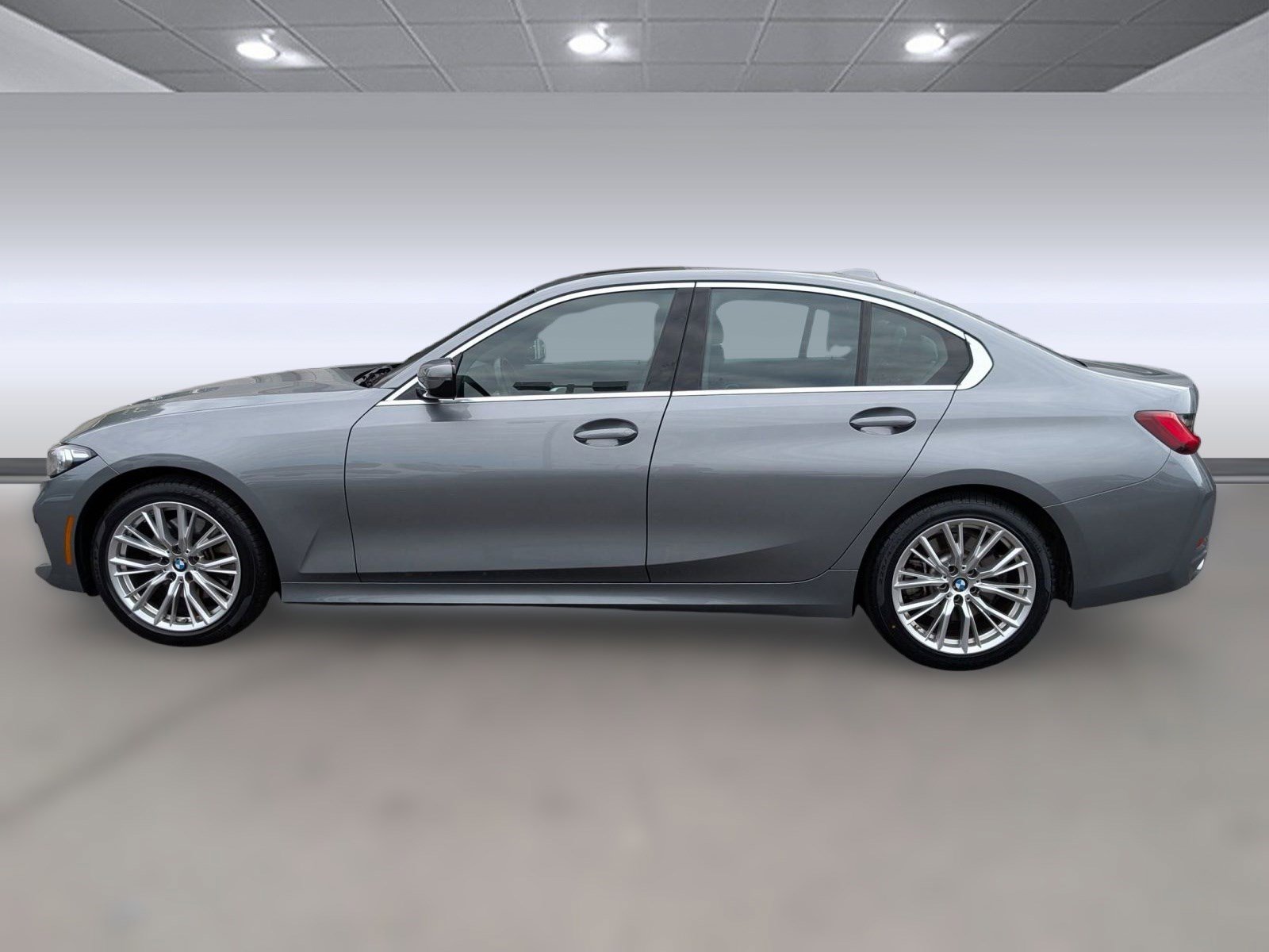 2024 Bmw 330i Sedan photo 2