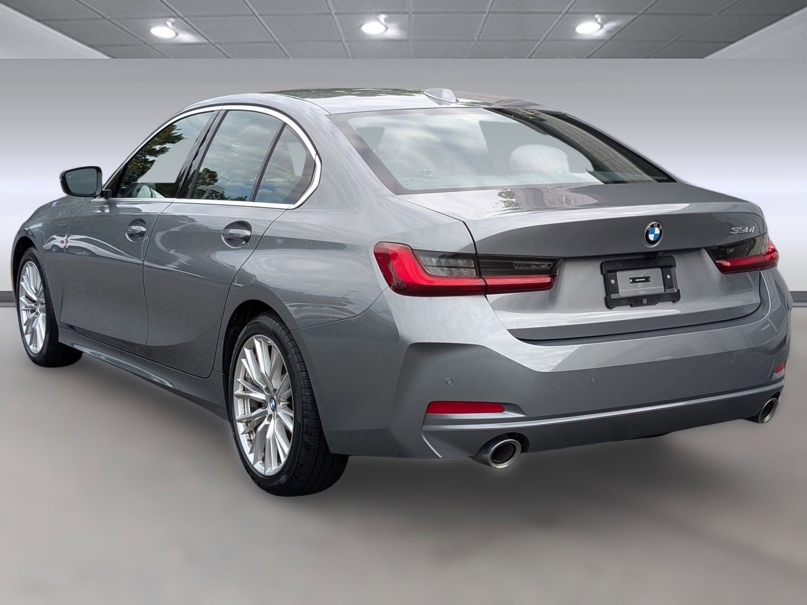 2024 Bmw 330i Sedan photo 3