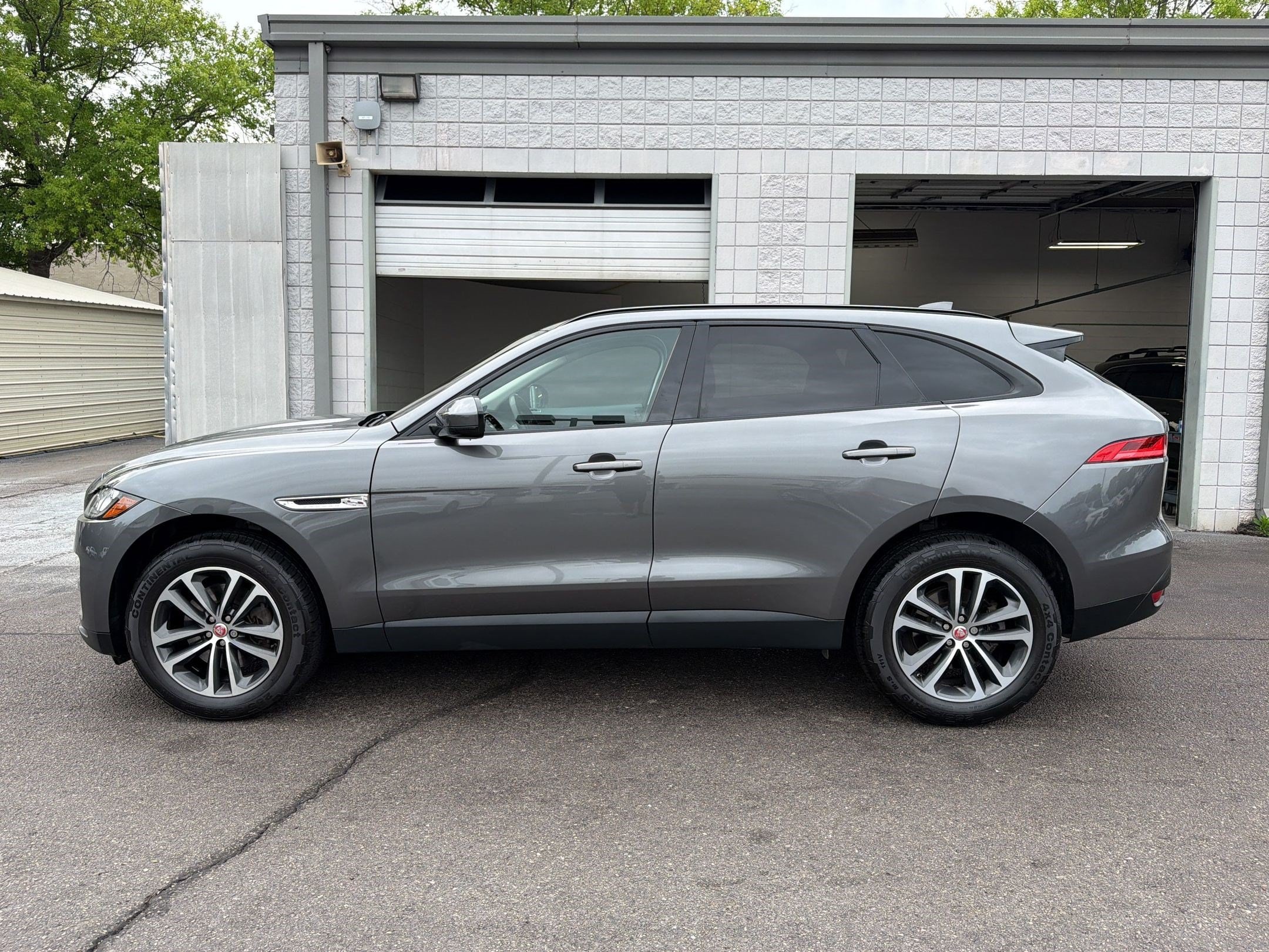 F-PACE 35t Premium SUV