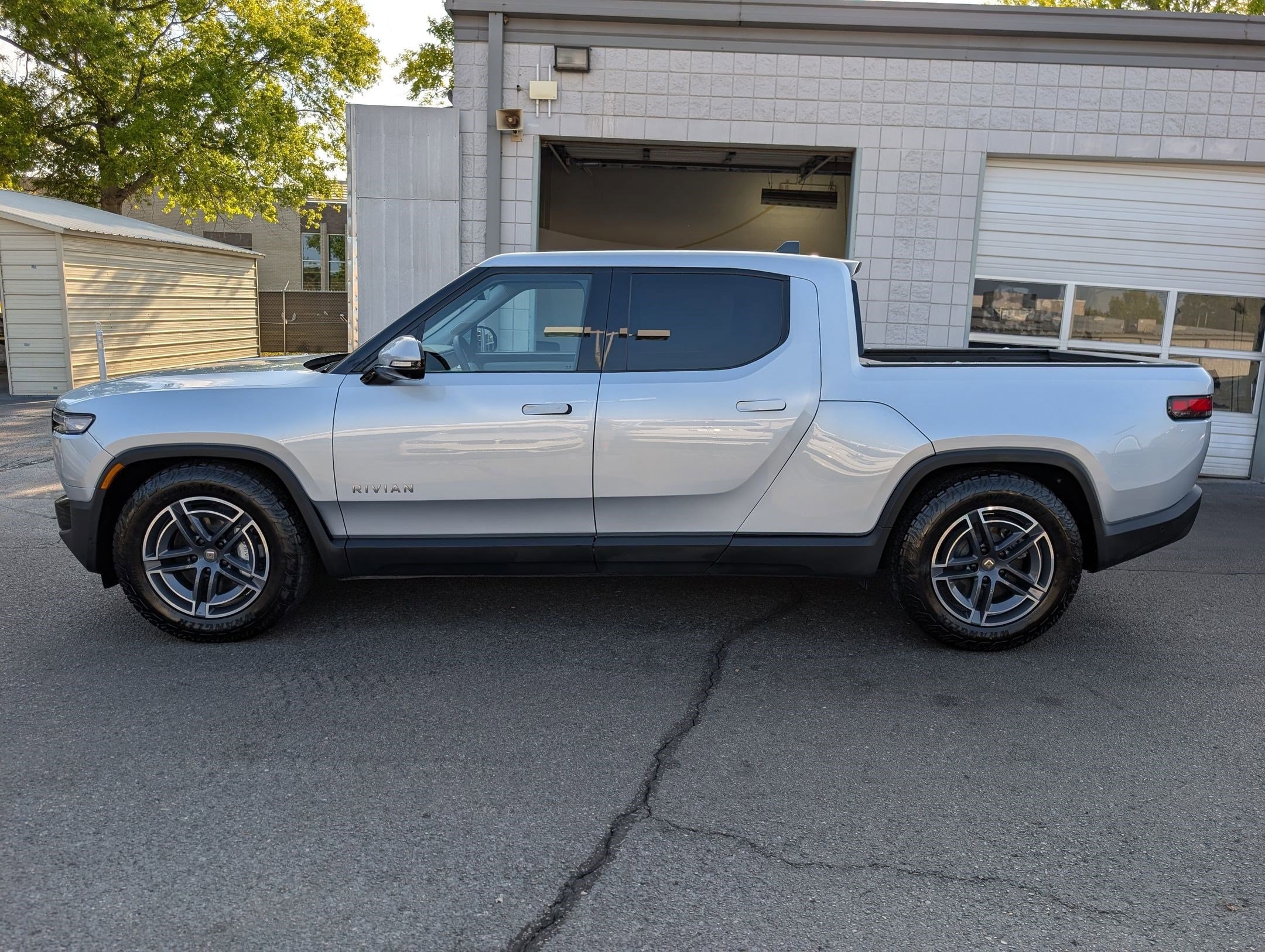 Used 2025 Rivian R1T Adventure with VIN 7FCTGBAAXSN040341 for sale in Nashville, TN