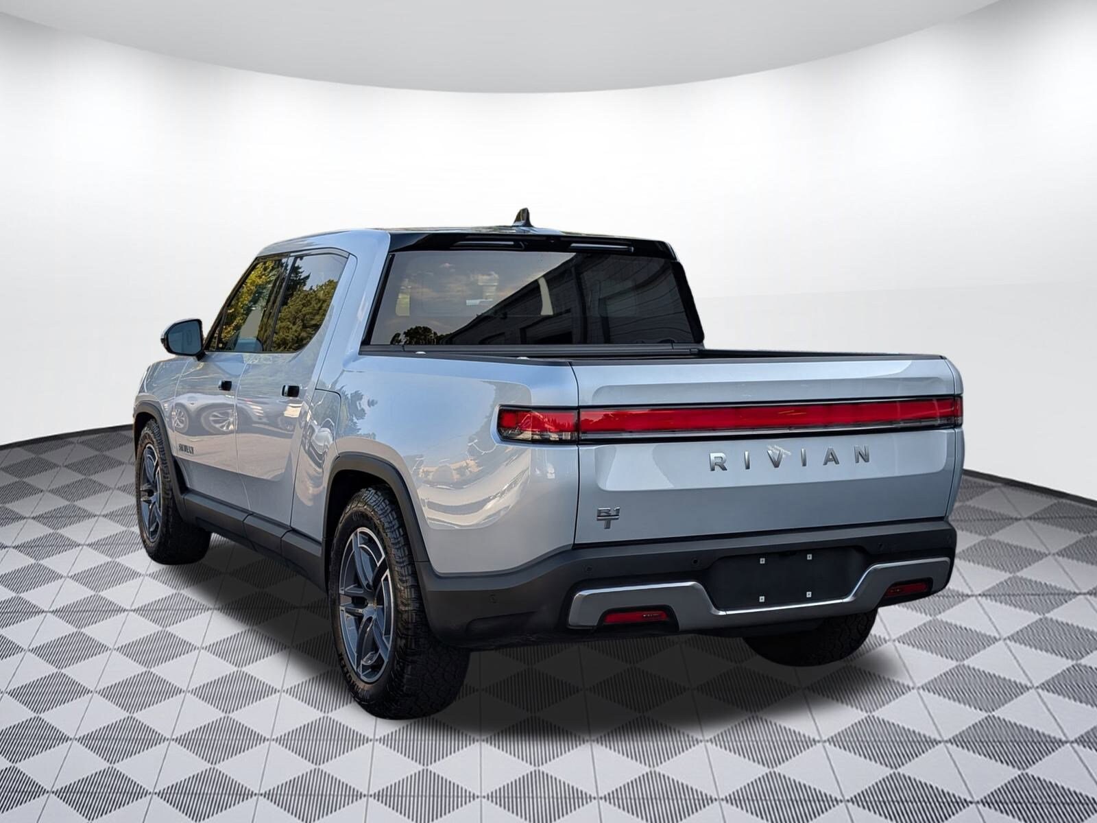 2025 Rivian R1T Adventure photo 2