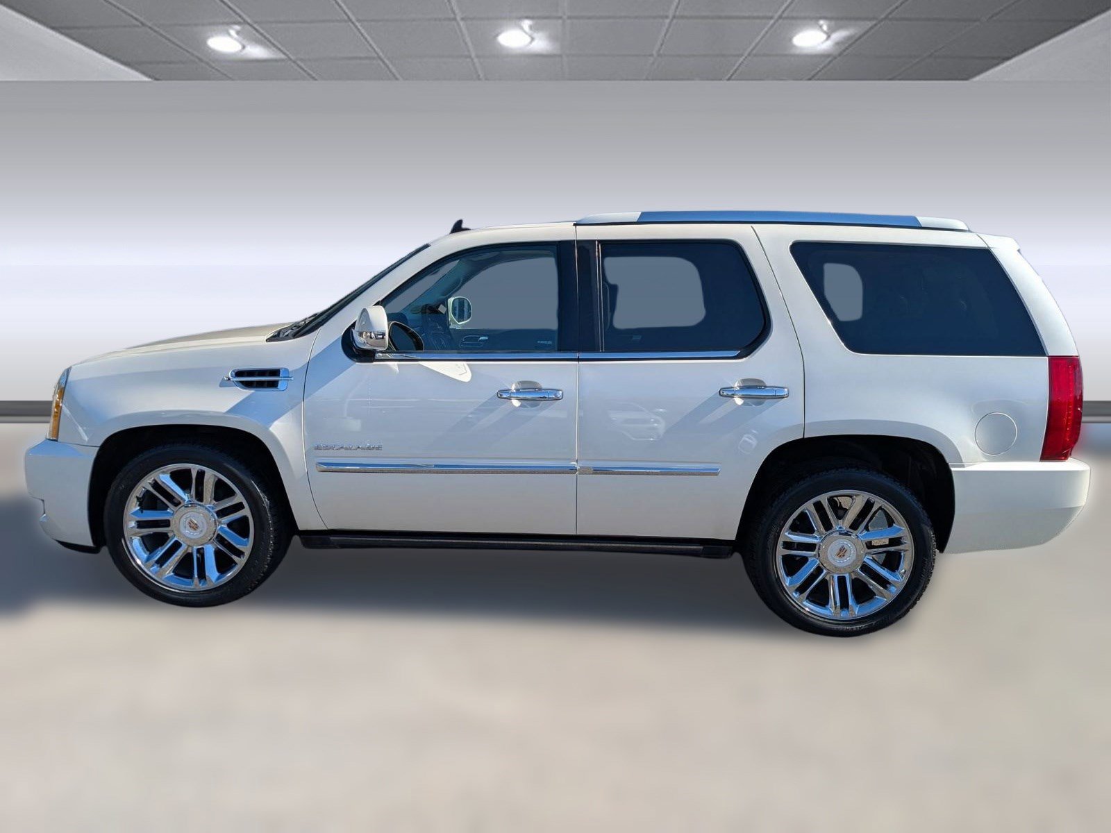 2013 Cadillac Escalade Platinum photo 2