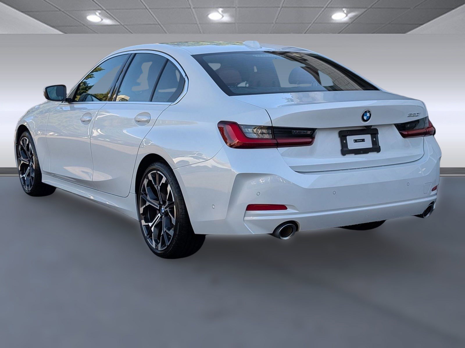 2025 Bmw 330i Sedan photo 3