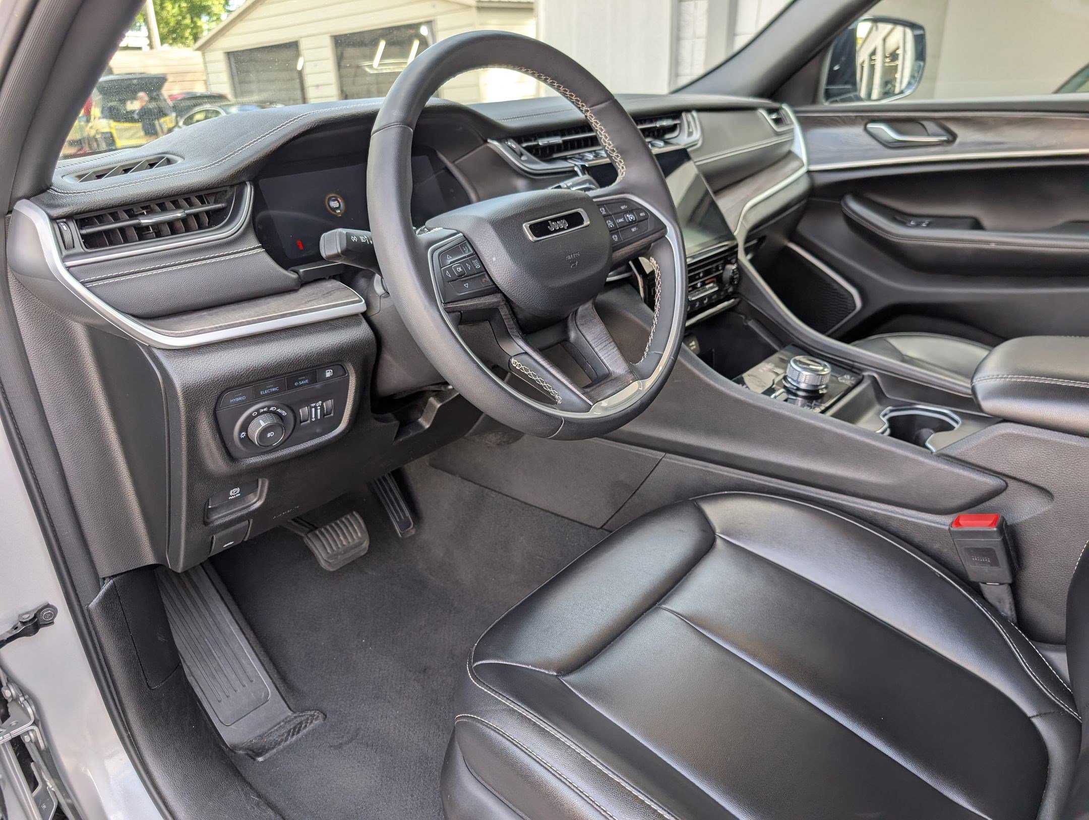 2024 Jeep Cherokee Limited 4xe photo 3