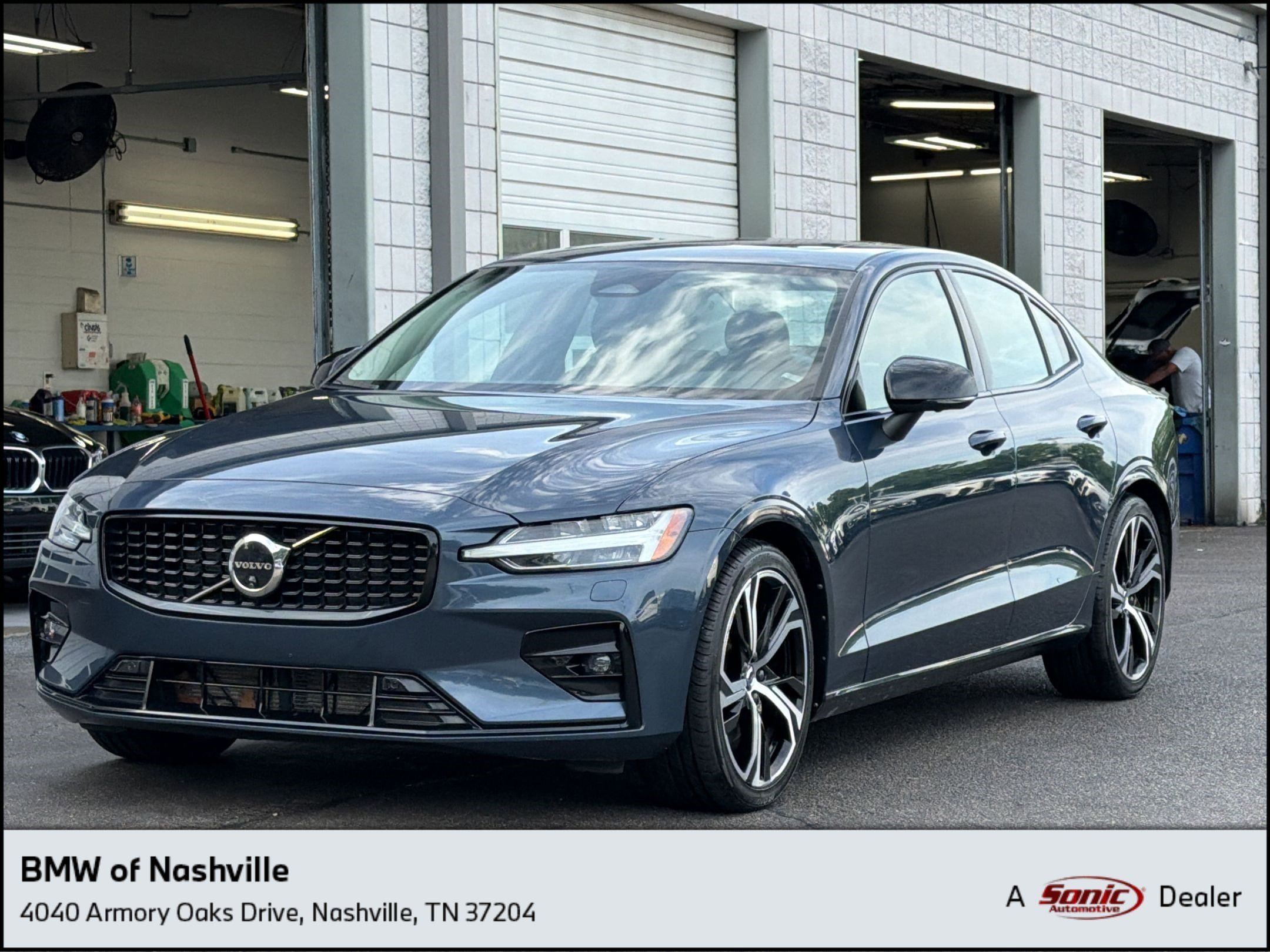 2024 Volvo S60 B5 Plus Dark Theme's photo
