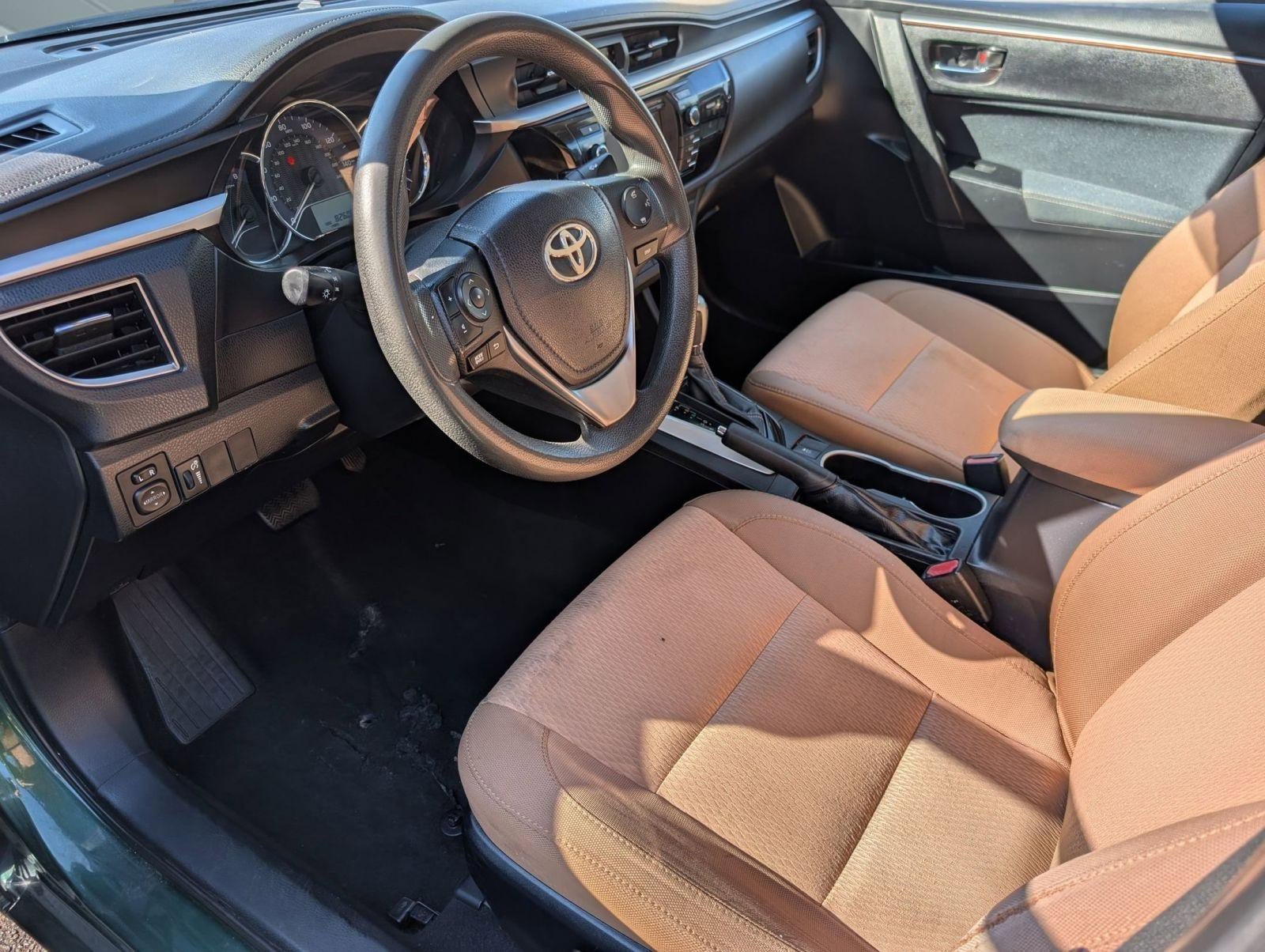 2015 Toyota Corolla LE photo 4