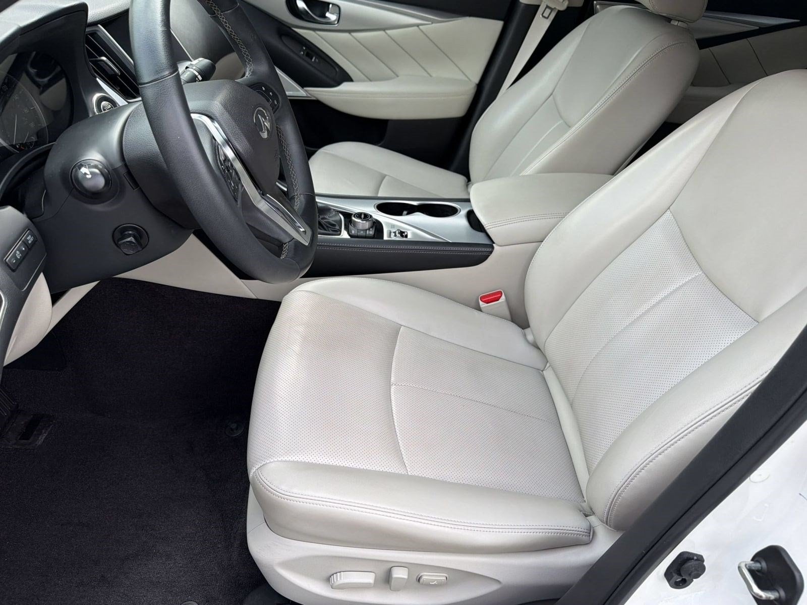 Q50 LUXE Sedan