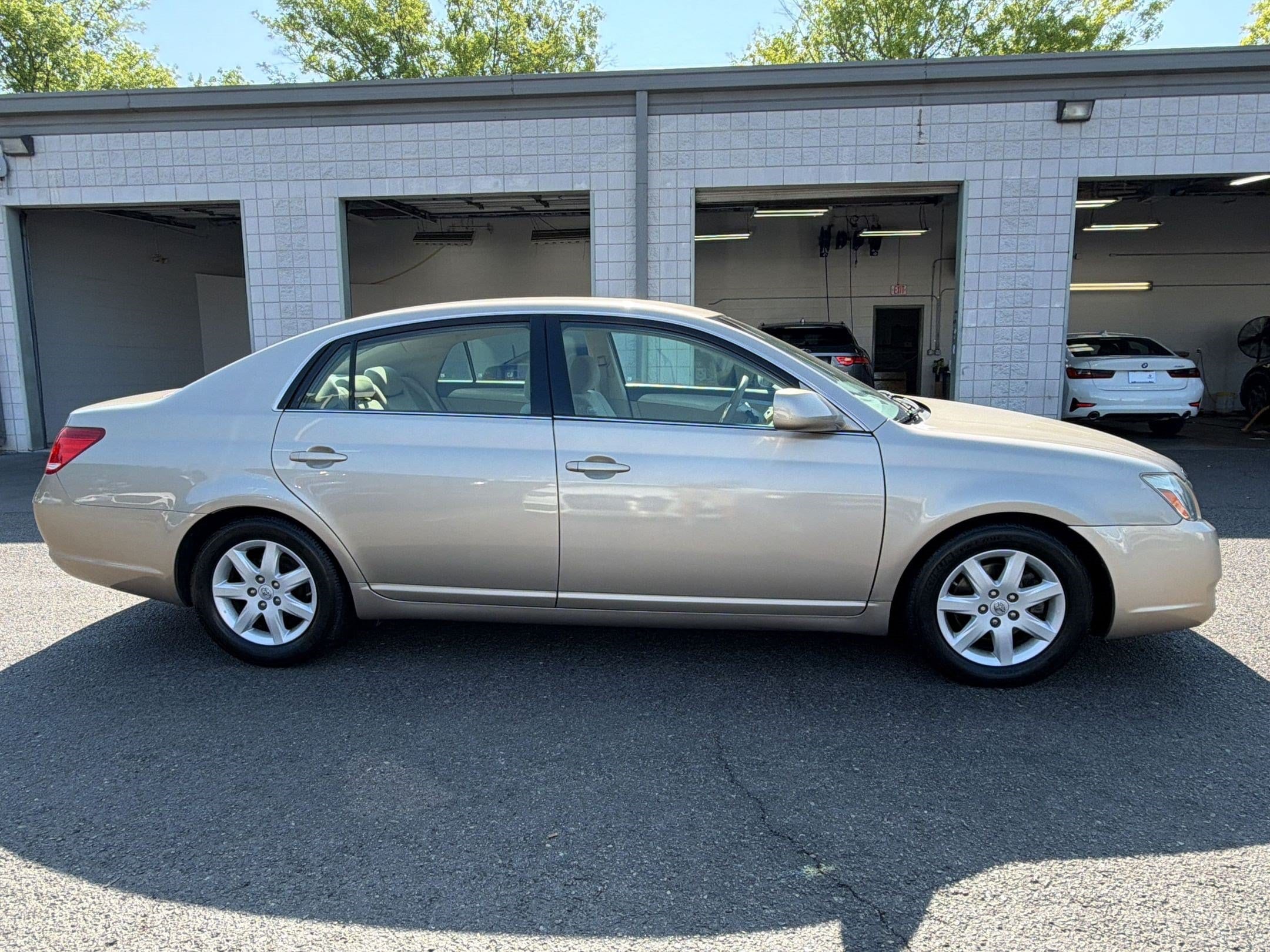 Avalon XL Sedan