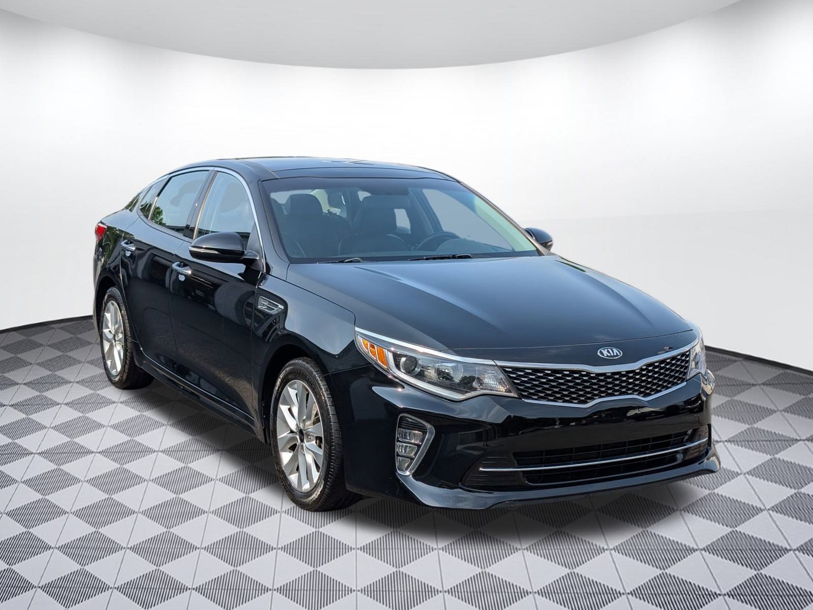 Used 2018 Kia Optima S with VIN 5XXGT4L37JG241671 for sale in Nashville, TN