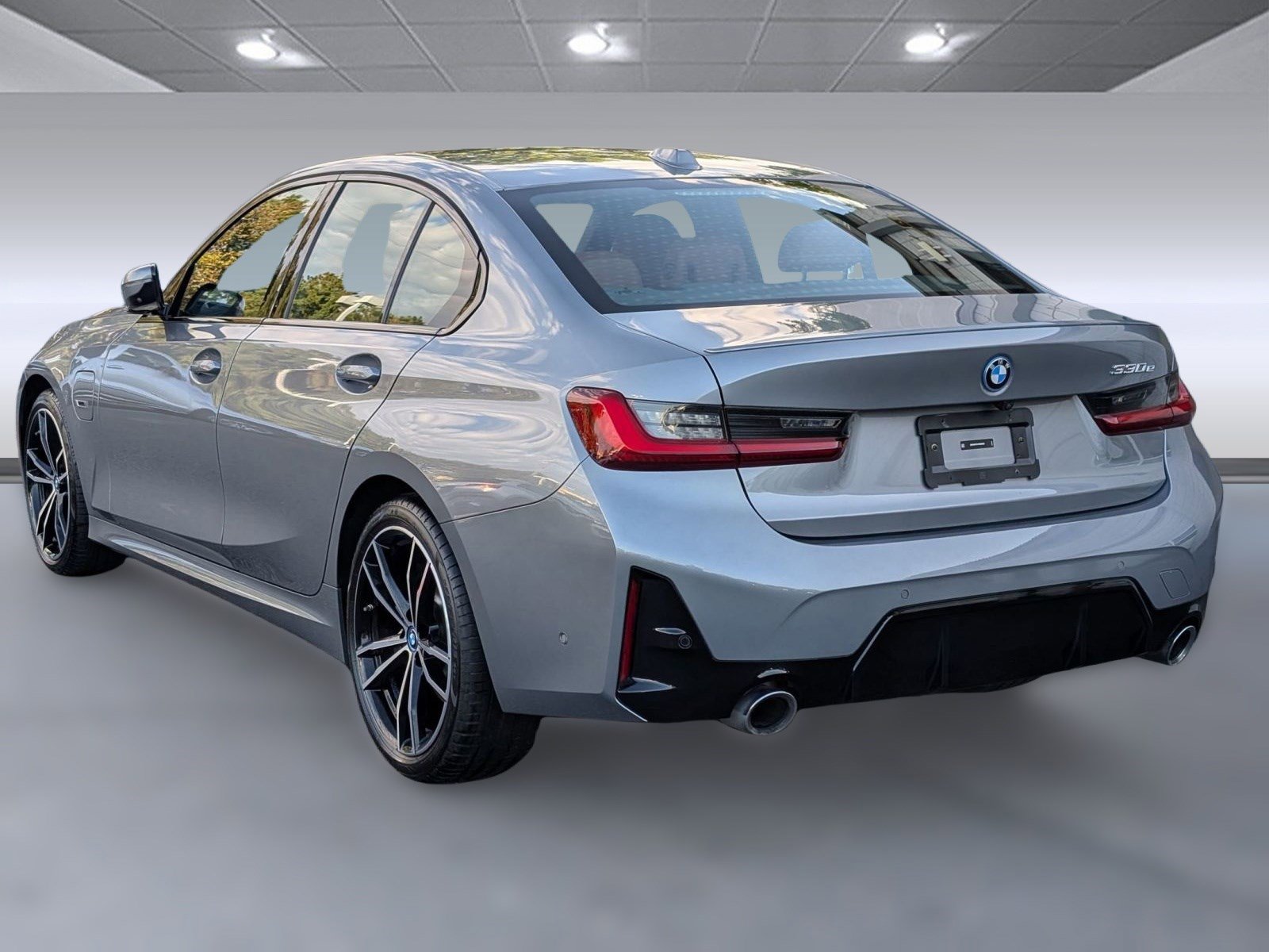 2023 Bmw 330e Sedan photo 3