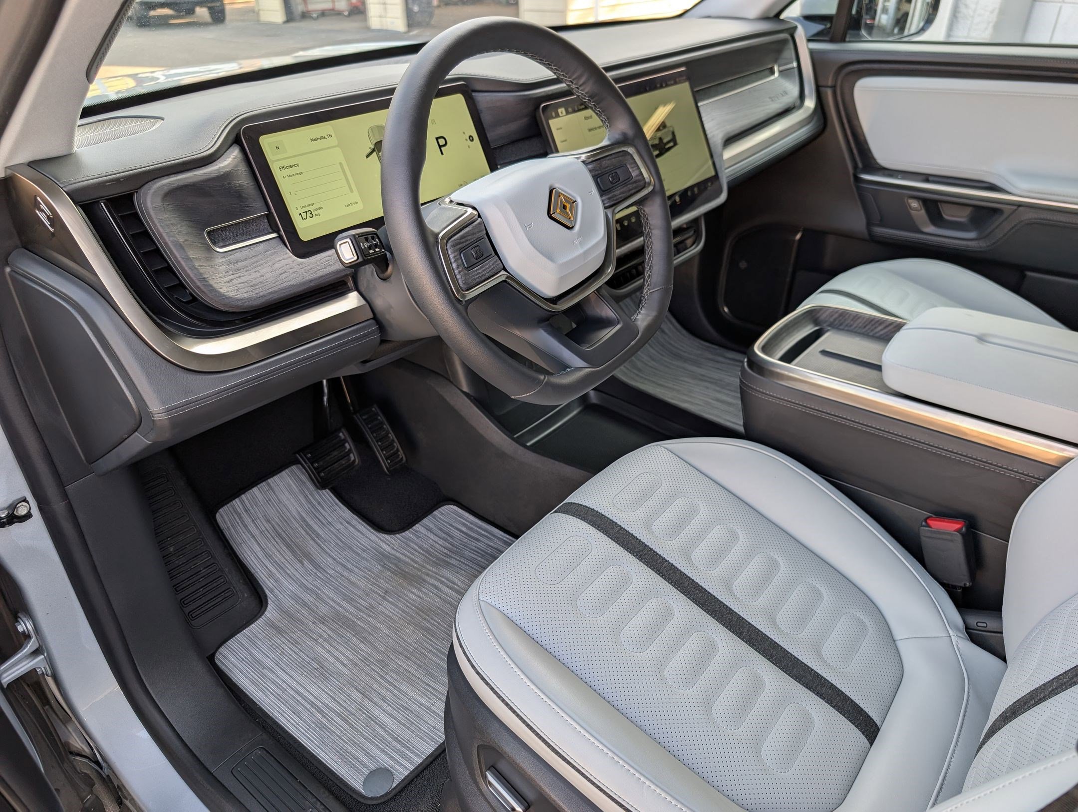 2025 Rivian R1T Adventure photo 3