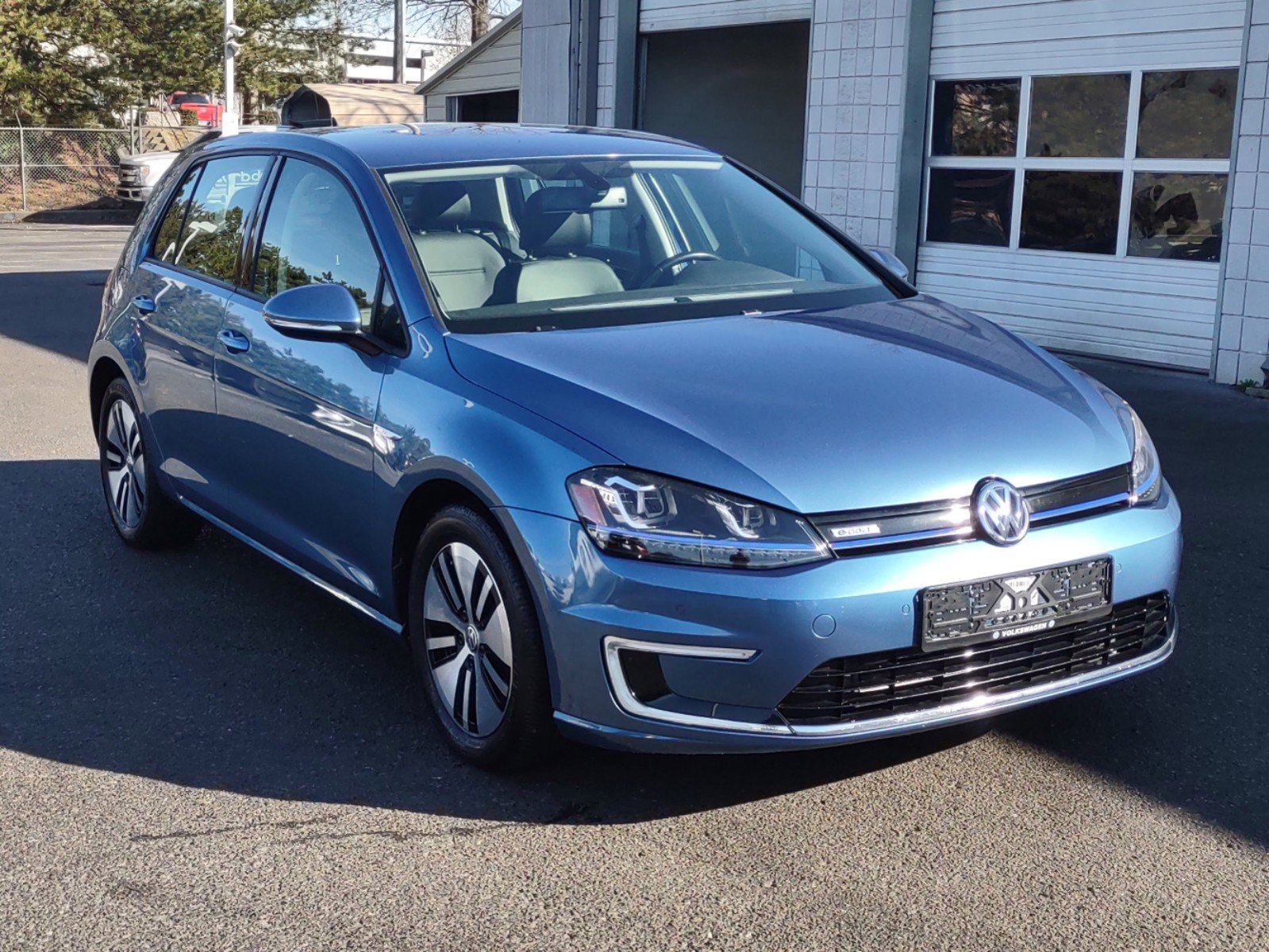 Used 2015 Volkswagen e-Golf e-Golf SEL Premium with VIN WVWPP7AUXFW909101 for sale in Brentwood, TN