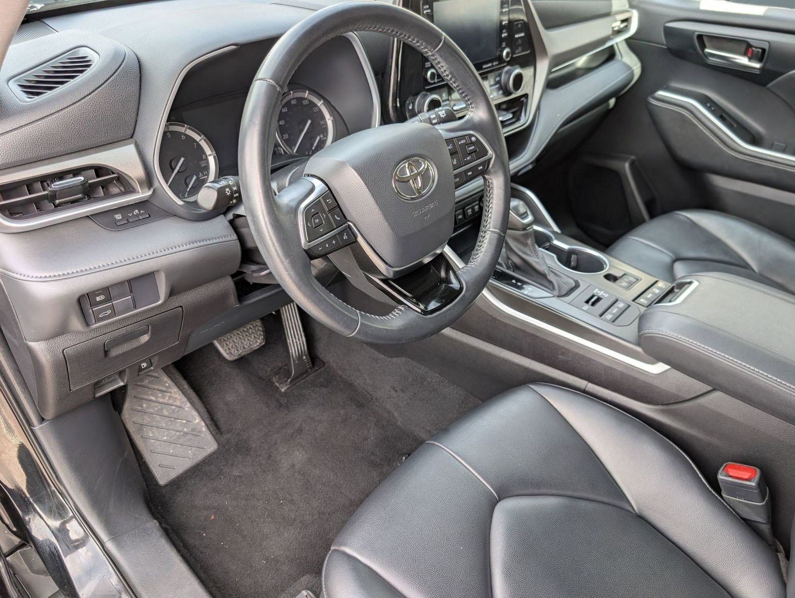 2021 Toyota Highlander XLE photo 4