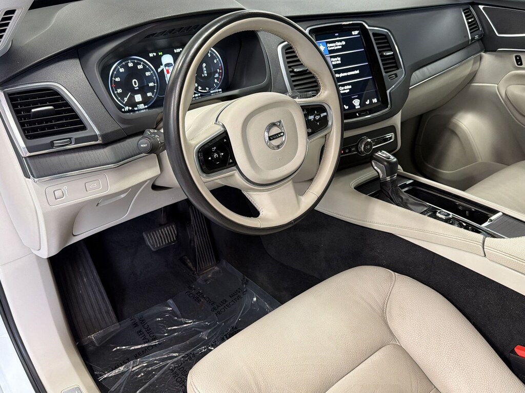 Used 2020 Volvo XC90 Momentum SUV