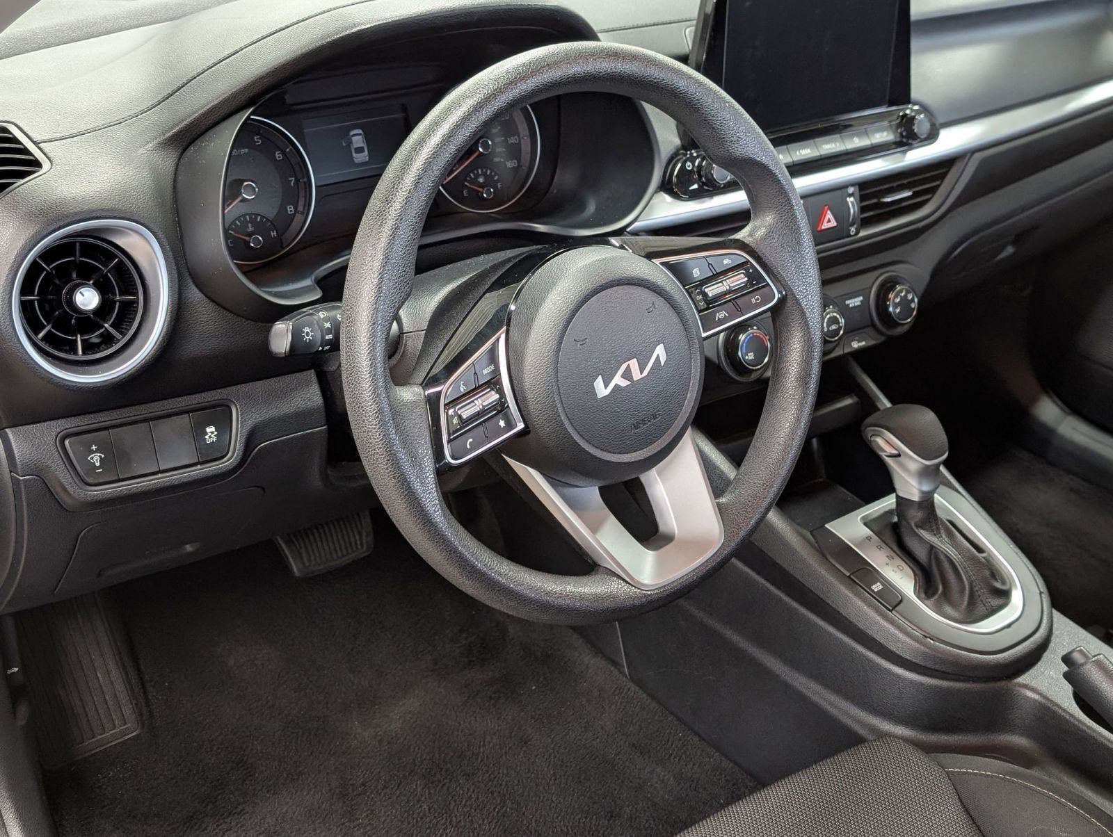 2024 Kia Forte LXS photo 3