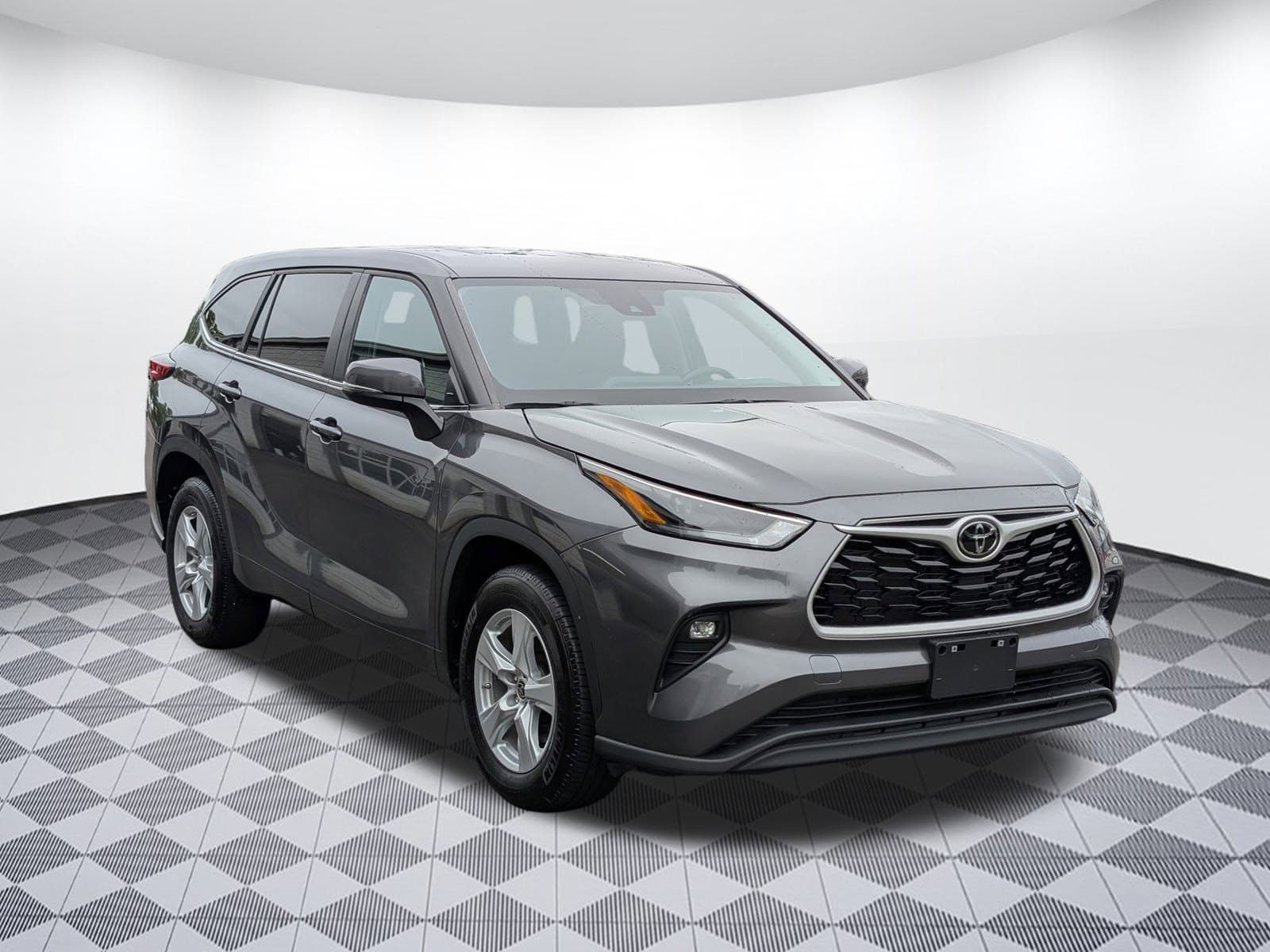 Used 2023 Toyota Highlander LE with VIN 5TDKDRAH4PS027862 for sale in Nashville, TN