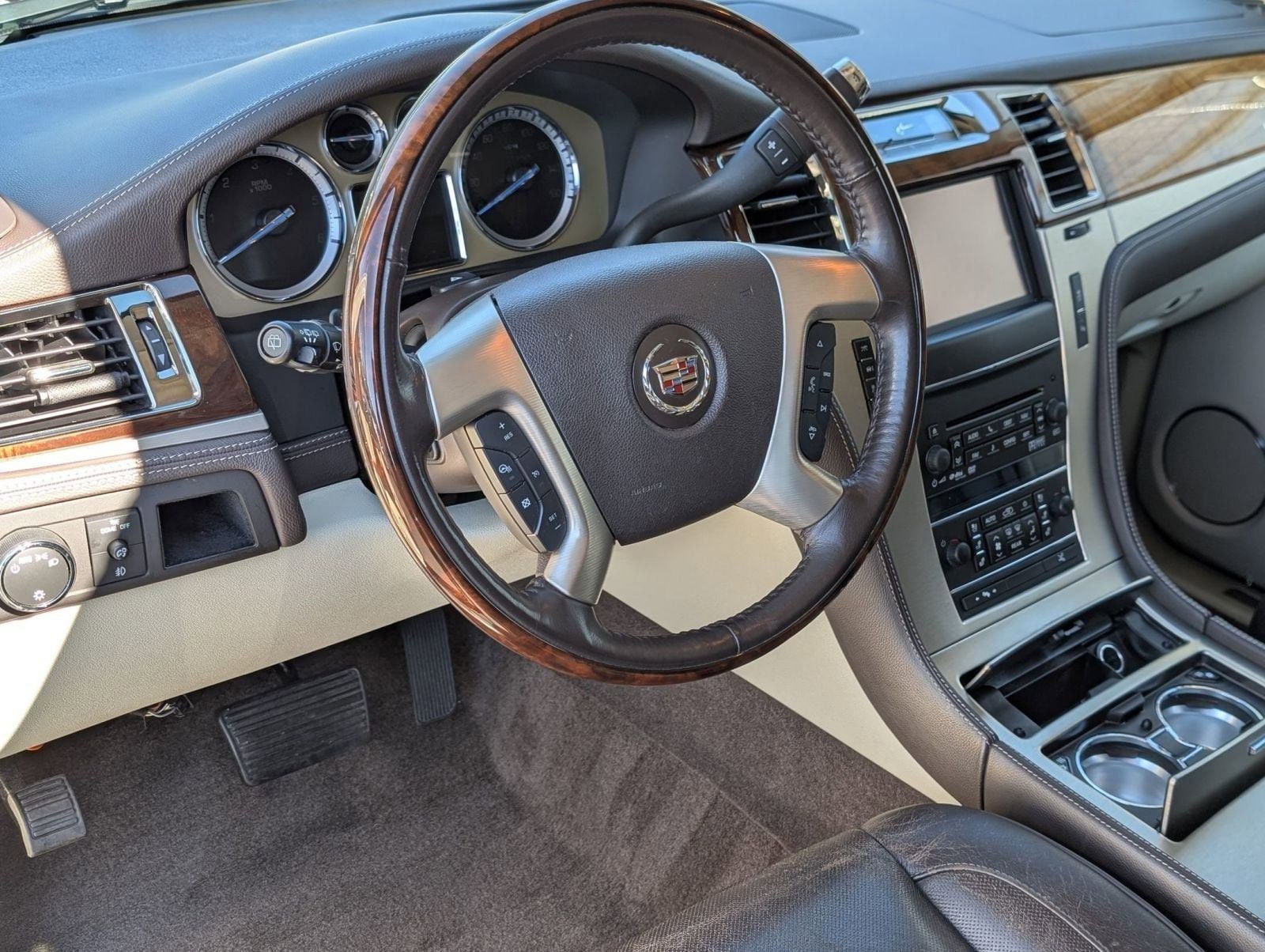 2013 Cadillac Escalade Platinum photo 4