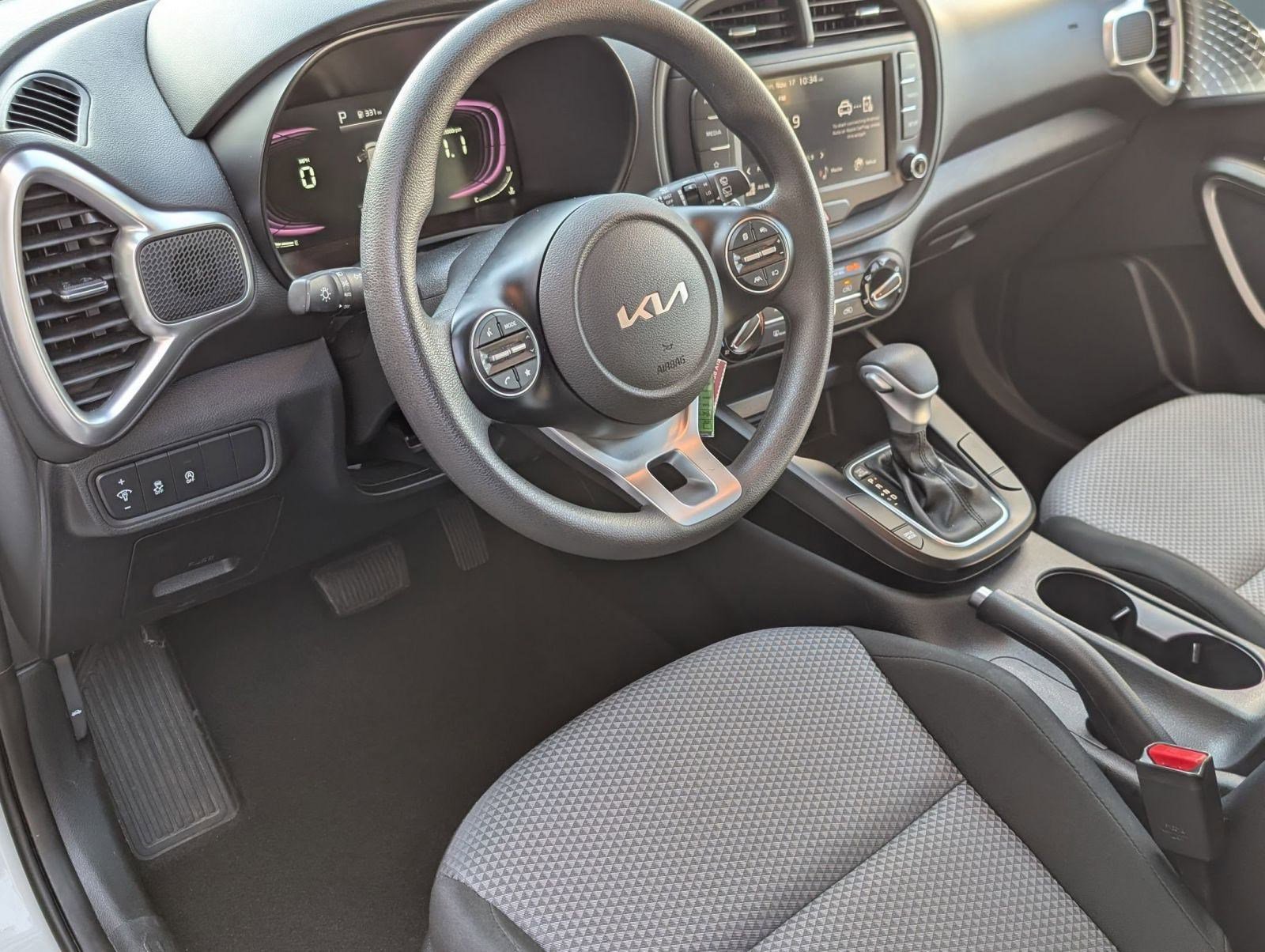 2024 Kia Soul LX photo 3