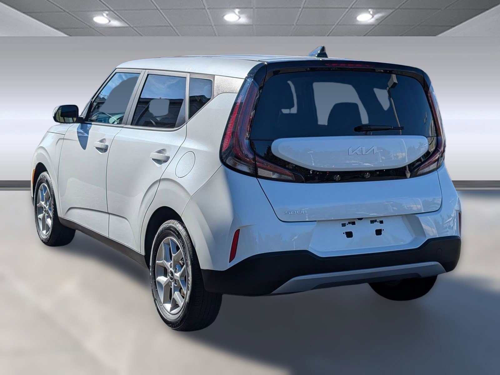 2024 Kia Soul LX photo 2